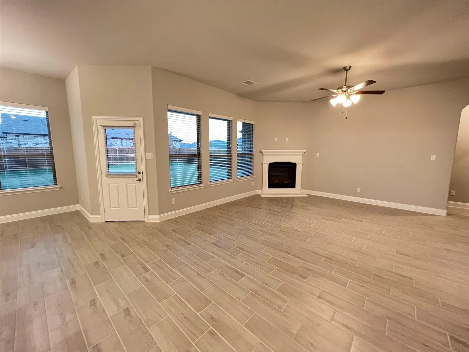 Single Family Residence For Rent in Collin County , 4008 Whitetail Lane, Melissa, Texas 75454, 3 Bedroom, 2 Bathroom, 2 Garage spaces, 1,735 Sqft, built in 2022, mls#21383787, Real Estate Agent in Melissa, Homes For Rent in Collin county, Homes For Rent in Melissa, Realtor in Melissa Texas, Real Estate Brokerage Independent Realty Texas, Luminita Cordes Realtor