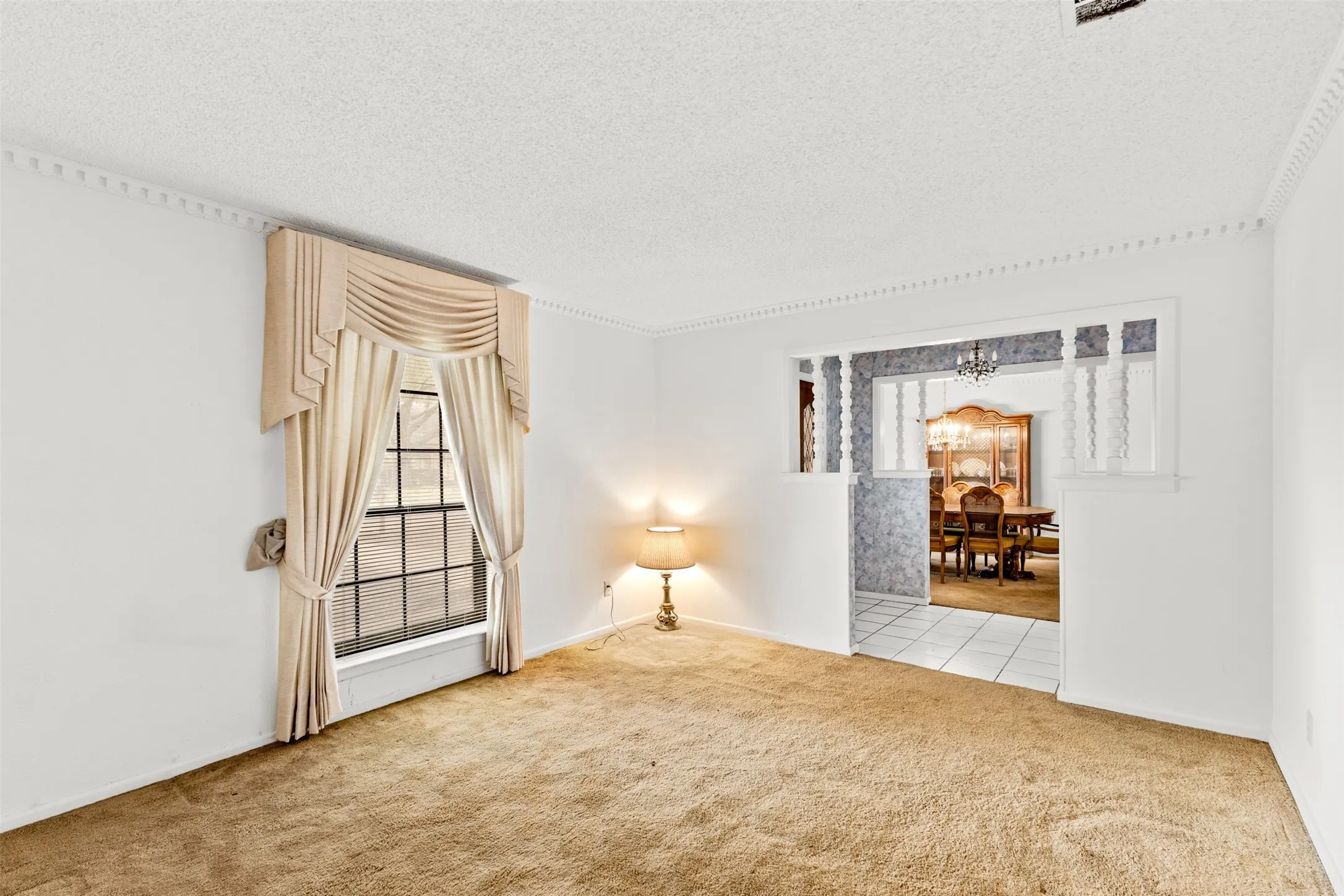 Single Family Residence For Sale in Tarrant County , 4405 Kingswick Drive, Arlington, Texas 76016, 4 Bedroom, 3 Bathroom, 2 Garage spaces, 2,576 Sqft, built in 1977, mls#21374414, Real Estate Agent in Arlington, Homes For Sale in Tarrant county, Homes For Sale in Arlington, Realtor in Arlington Texas, Real Estate Brokerage Independent Realty Texas, Luminita Cordes Realtor