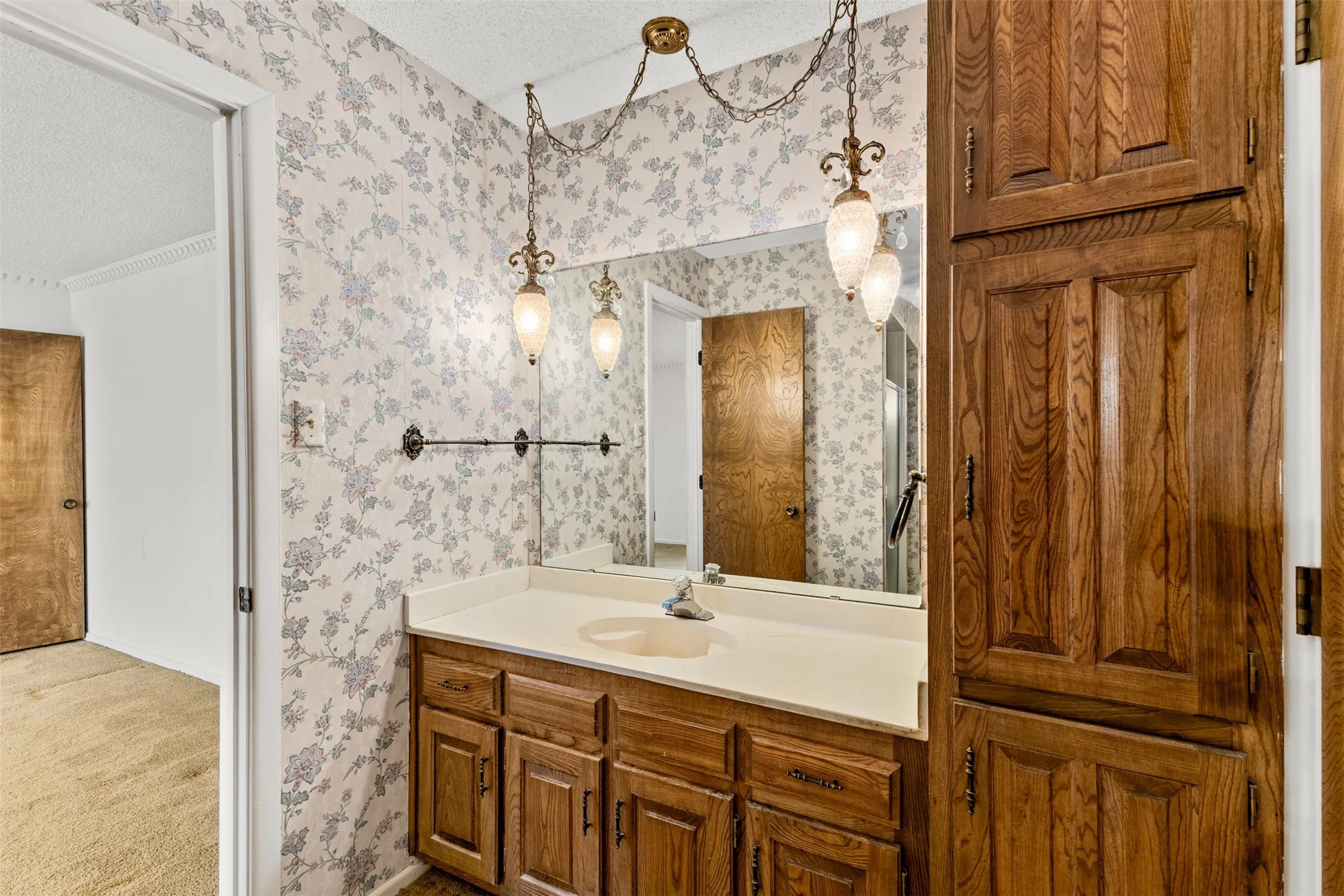 Single Family Residence For Sale in Tarrant County , 4405 Kingswick Drive, Arlington, Texas 76016, 4 Bedroom, 3 Bathroom, 2 Garage spaces, 2,576 Sqft, built in 1977, mls#21374414, Real Estate Agent in Arlington, Homes For Sale in Tarrant county, Homes For Sale in Arlington, Realtor in Arlington Texas, Real Estate Brokerage Independent Realty Texas, Luminita Cordes Realtor