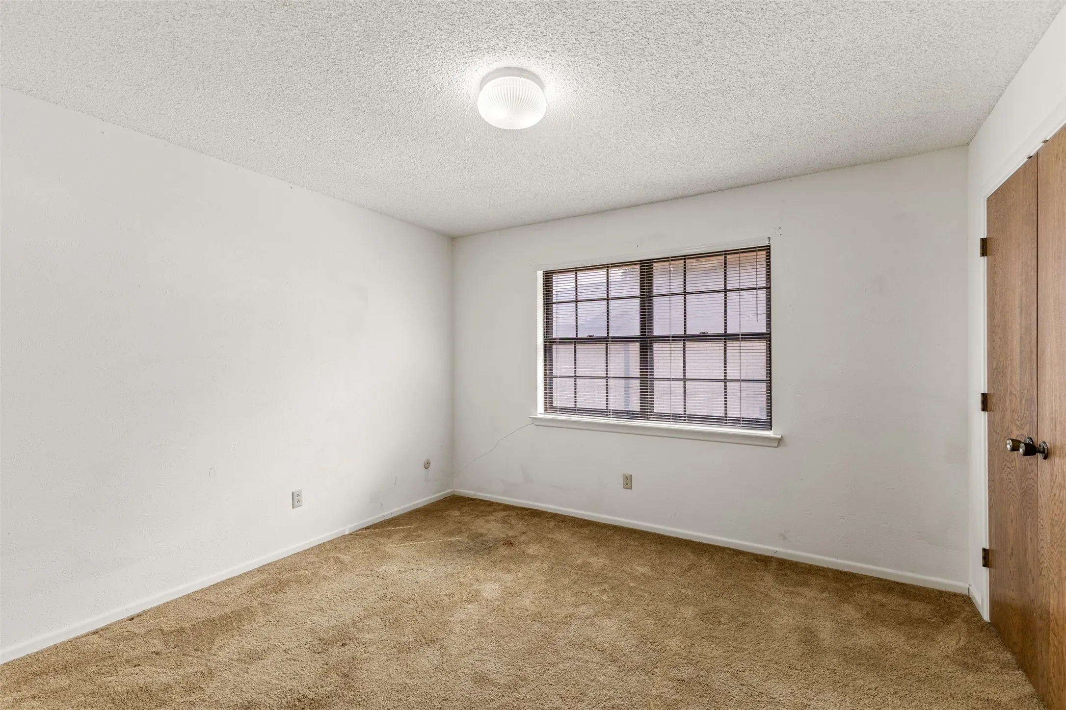 Single Family Residence For Sale in Tarrant County , 4405 Kingswick Drive, Arlington, Texas 76016, 4 Bedroom, 3 Bathroom, 2 Garage spaces, 2,576 Sqft, built in 1977, mls#21374414, Real Estate Agent in Arlington, Homes For Sale in Tarrant county, Homes For Sale in Arlington, Realtor in Arlington Texas, Real Estate Brokerage Independent Realty Texas, Luminita Cordes Realtor