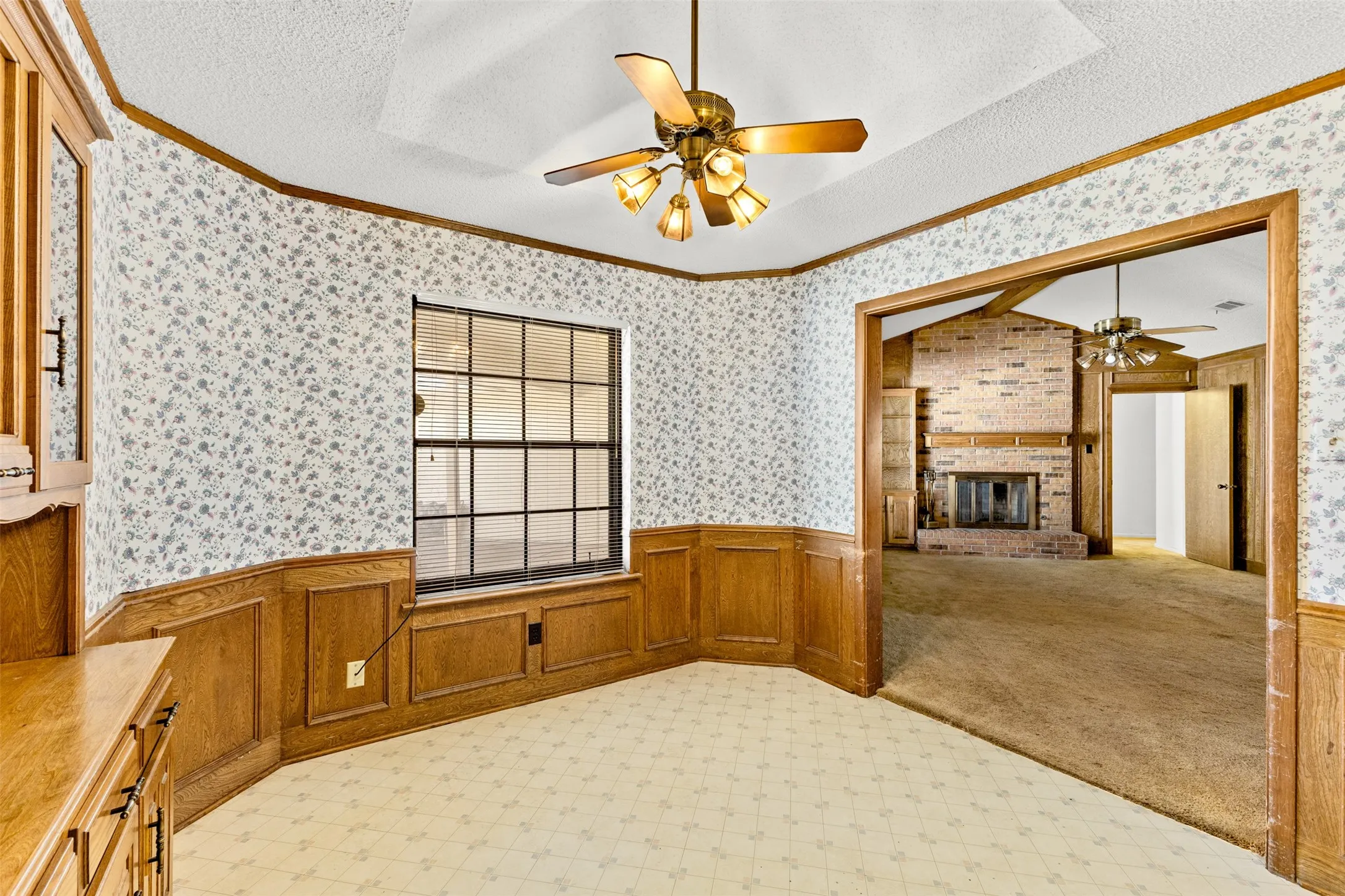 Single Family Residence For Sale in Tarrant County , 4405 Kingswick Drive, Arlington, Texas 76016, 4 Bedroom, 3 Bathroom, 2 Garage spaces, 2,576 Sqft, built in 1977, mls#21374414, Real Estate Agent in Arlington, Homes For Sale in Tarrant county, Homes For Sale in Arlington, Realtor in Arlington Texas, Real Estate Brokerage Independent Realty Texas, Luminita Cordes Realtor