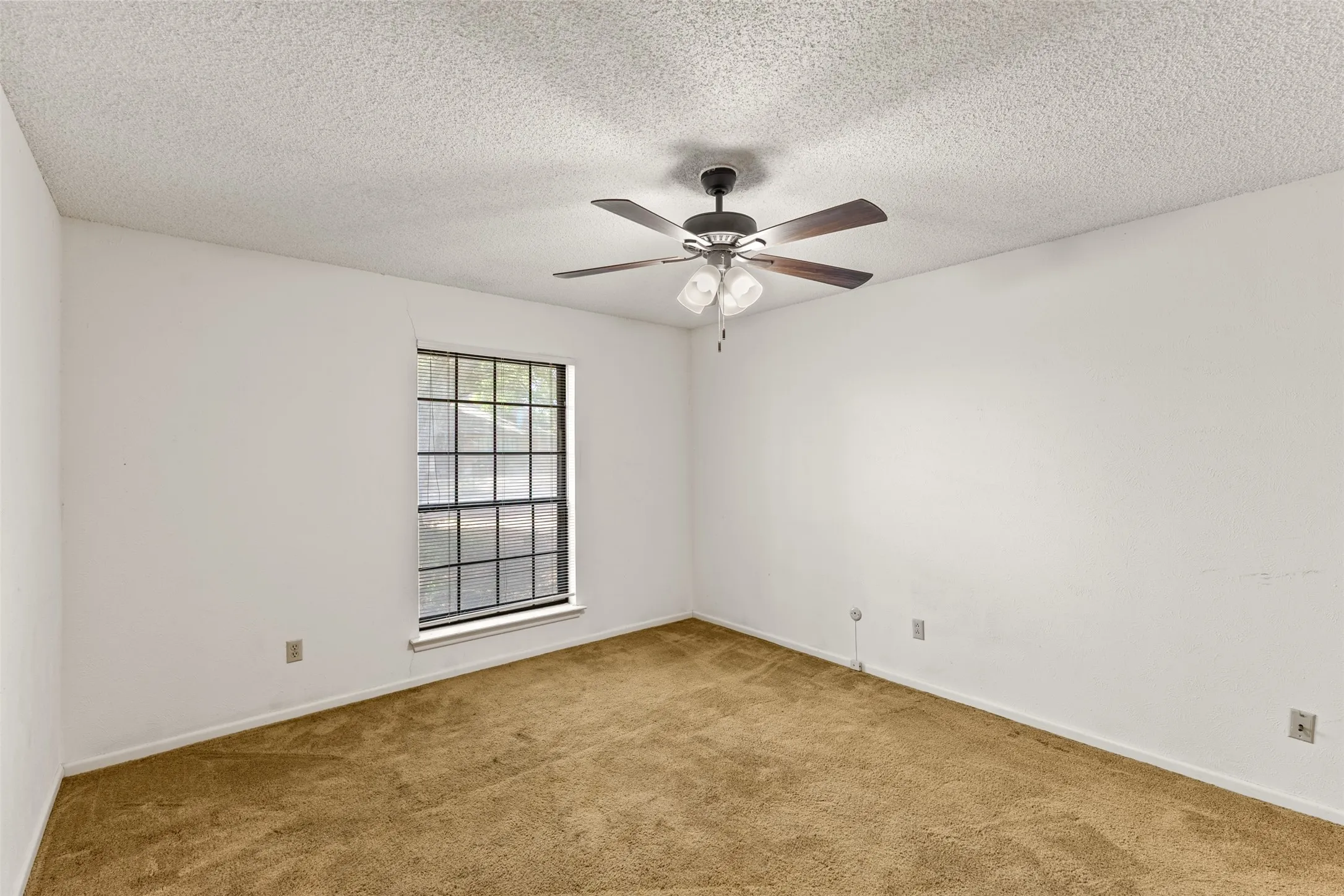 Single Family Residence For Sale in Tarrant County , 4405 Kingswick Drive, Arlington, Texas 76016, 4 Bedroom, 3 Bathroom, 2 Garage spaces, 2,576 Sqft, built in 1977, mls#21374414, Real Estate Agent in Arlington, Homes For Sale in Tarrant county, Homes For Sale in Arlington, Realtor in Arlington Texas, Real Estate Brokerage Independent Realty Texas, Luminita Cordes Realtor