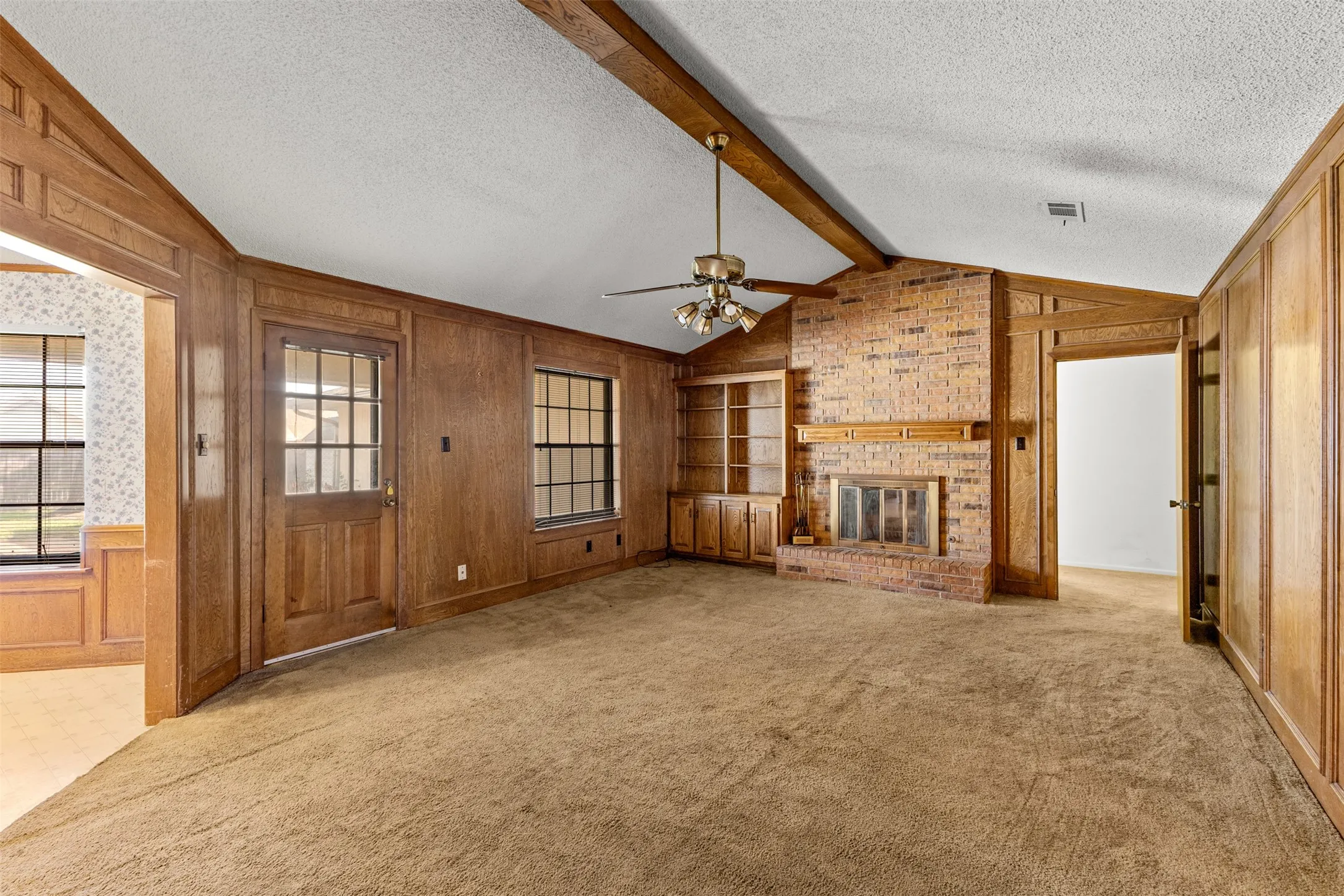Single Family Residence For Sale in Tarrant County , 4405 Kingswick Drive, Arlington, Texas 76016, 4 Bedroom, 3 Bathroom, 2 Garage spaces, 2,576 Sqft, built in 1977, mls#21374414, Real Estate Agent in Arlington, Homes For Sale in Tarrant county, Homes For Sale in Arlington, Realtor in Arlington Texas, Real Estate Brokerage Independent Realty Texas, Luminita Cordes Realtor