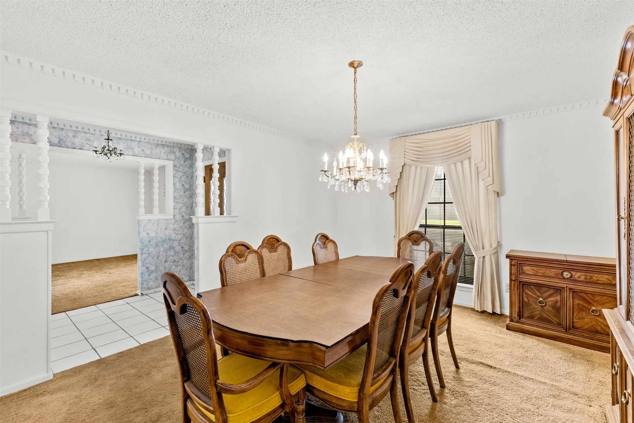 Single Family Residence For Sale in Tarrant County , 4405 Kingswick Drive, Arlington, Texas 76016, 4 Bedroom, 3 Bathroom, 2 Garage spaces, 2,576 Sqft, built in 1977, mls#21374414, Real Estate Agent in Arlington, Homes For Sale in Tarrant county, Homes For Sale in Arlington, Realtor in Arlington Texas, Real Estate Brokerage Independent Realty Texas, Luminita Cordes Realtor