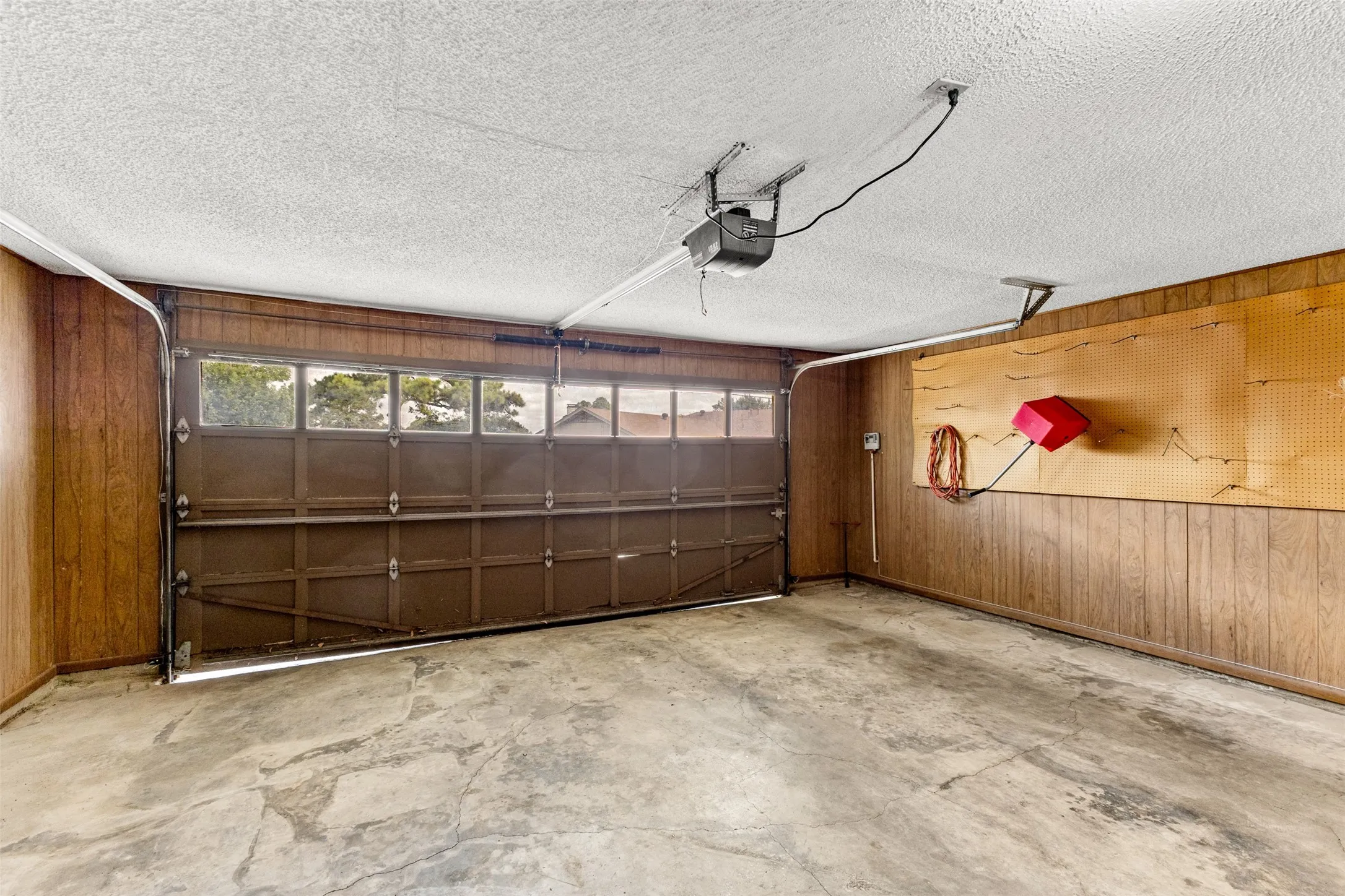Single Family Residence For Sale in Tarrant County , 4405 Kingswick Drive, Arlington, Texas 76016, 4 Bedroom, 3 Bathroom, 2 Garage spaces, 2,576 Sqft, built in 1977, mls#21374414, Real Estate Agent in Arlington, Homes For Sale in Tarrant county, Homes For Sale in Arlington, Realtor in Arlington Texas, Real Estate Brokerage Independent Realty Texas, Luminita Cordes Realtor