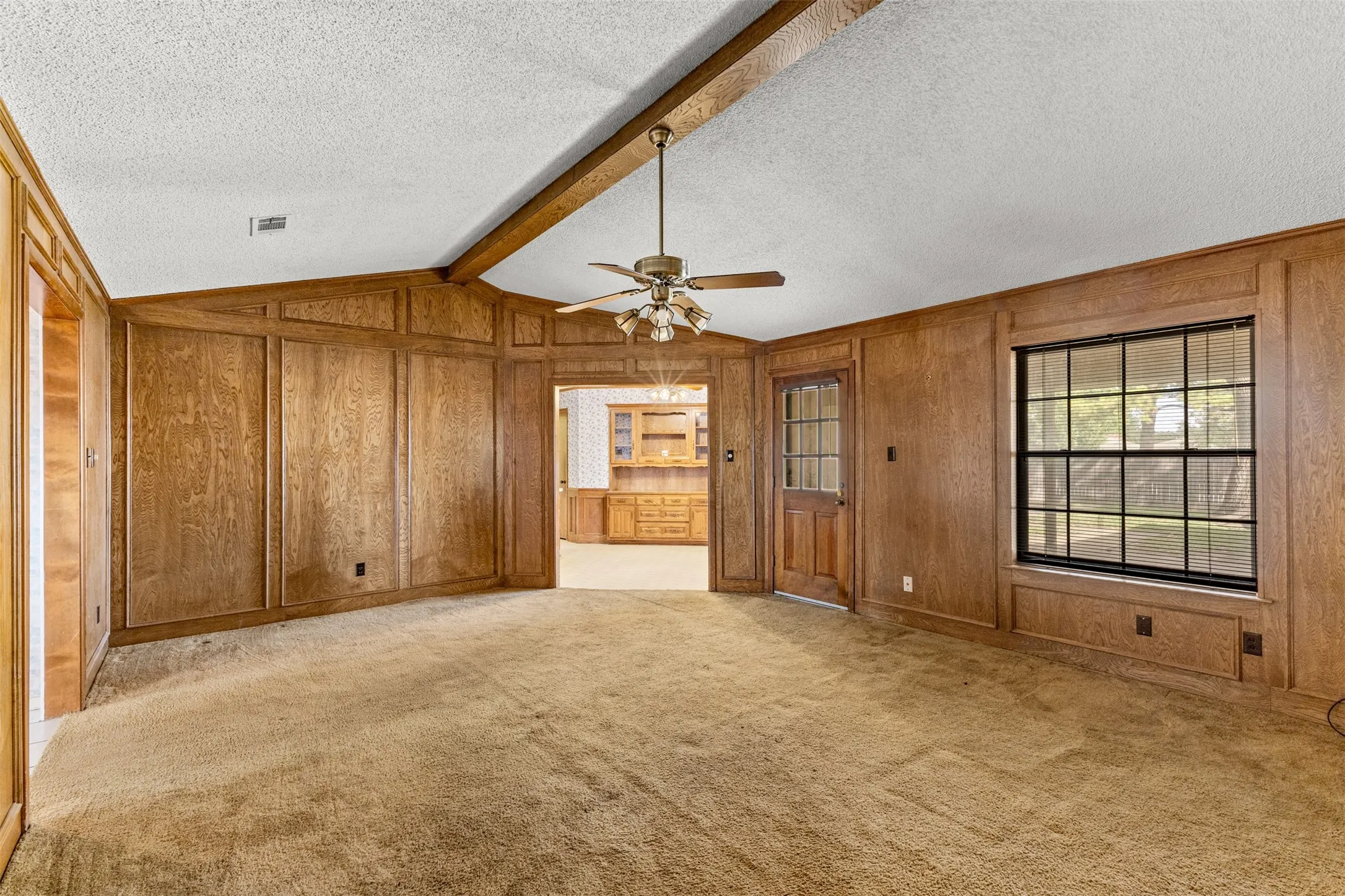 Single Family Residence For Sale in Tarrant County , 4405 Kingswick Drive, Arlington, Texas 76016, 4 Bedroom, 3 Bathroom, 2 Garage spaces, 2,576 Sqft, built in 1977, mls#21374414, Real Estate Agent in Arlington, Homes For Sale in Tarrant county, Homes For Sale in Arlington, Realtor in Arlington Texas, Real Estate Brokerage Independent Realty Texas, Luminita Cordes Realtor
