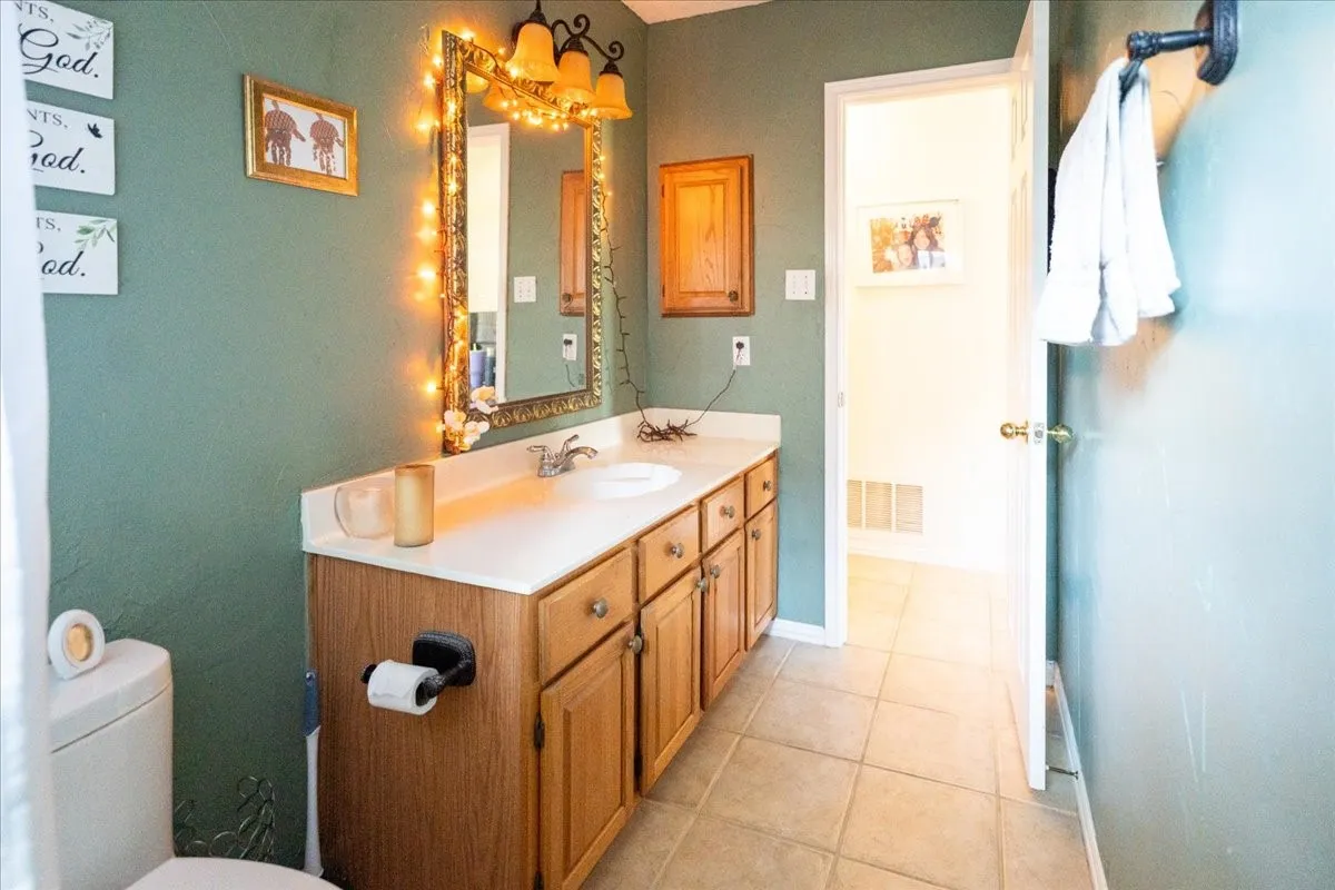 Single Family Residence For Sale in Denton County , 3016 Yale Drive, Flower Mound, Texas 75022, 3 Bedroom, 2 Bathroom, 2 Garage spaces, 1,735 Sqft, built in 1991, mls#21383790, Real Estate Agent in Flower Mound, Homes For Sale in Denton county, Homes For Sale in Flower Mound, Realtor in Flower Mound Texas, Real Estate Brokerage Independent Realty Texas, Luminita Cordes Realtor