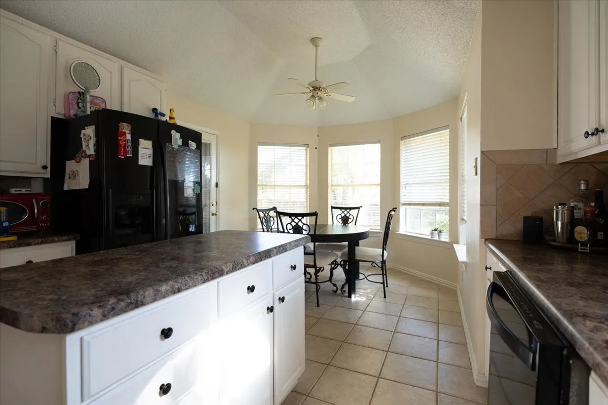 Single Family Residence For Sale in Denton County , 3016 Yale Drive, Flower Mound, Texas 75022, 3 Bedroom, 2 Bathroom, 2 Garage spaces, 1,735 Sqft, built in 1991, mls#21383790, Real Estate Agent in Flower Mound, Homes For Sale in Denton county, Homes For Sale in Flower Mound, Realtor in Flower Mound Texas, Real Estate Brokerage Independent Realty Texas, Luminita Cordes Realtor
