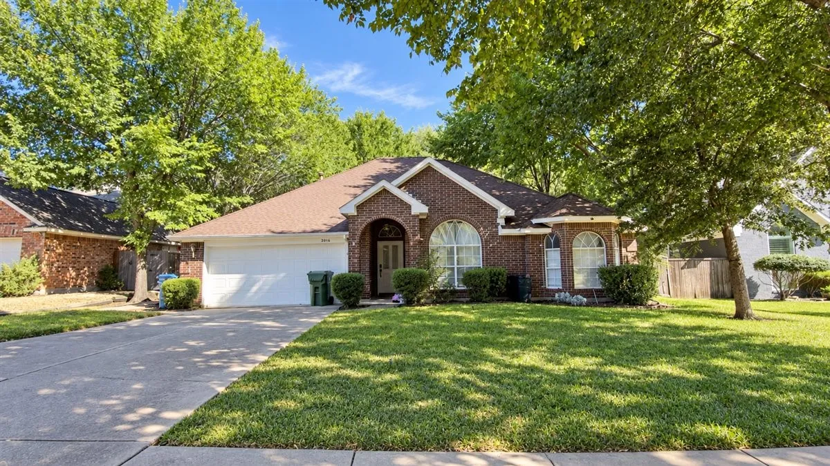Single Family Residence For Sale in Denton County , 3016 Yale Drive, Flower Mound, Texas 75022, 3 Bedroom, 2 Bathroom, 2 Garage spaces, 1,735 Sqft, built in 1991, mls#21383790, Real Estate Agent in Flower Mound, Homes For Sale in Denton county, Homes For Sale in Flower Mound, Realtor in Flower Mound Texas, Real Estate Brokerage Independent Realty Texas, Luminita Cordes Realtor