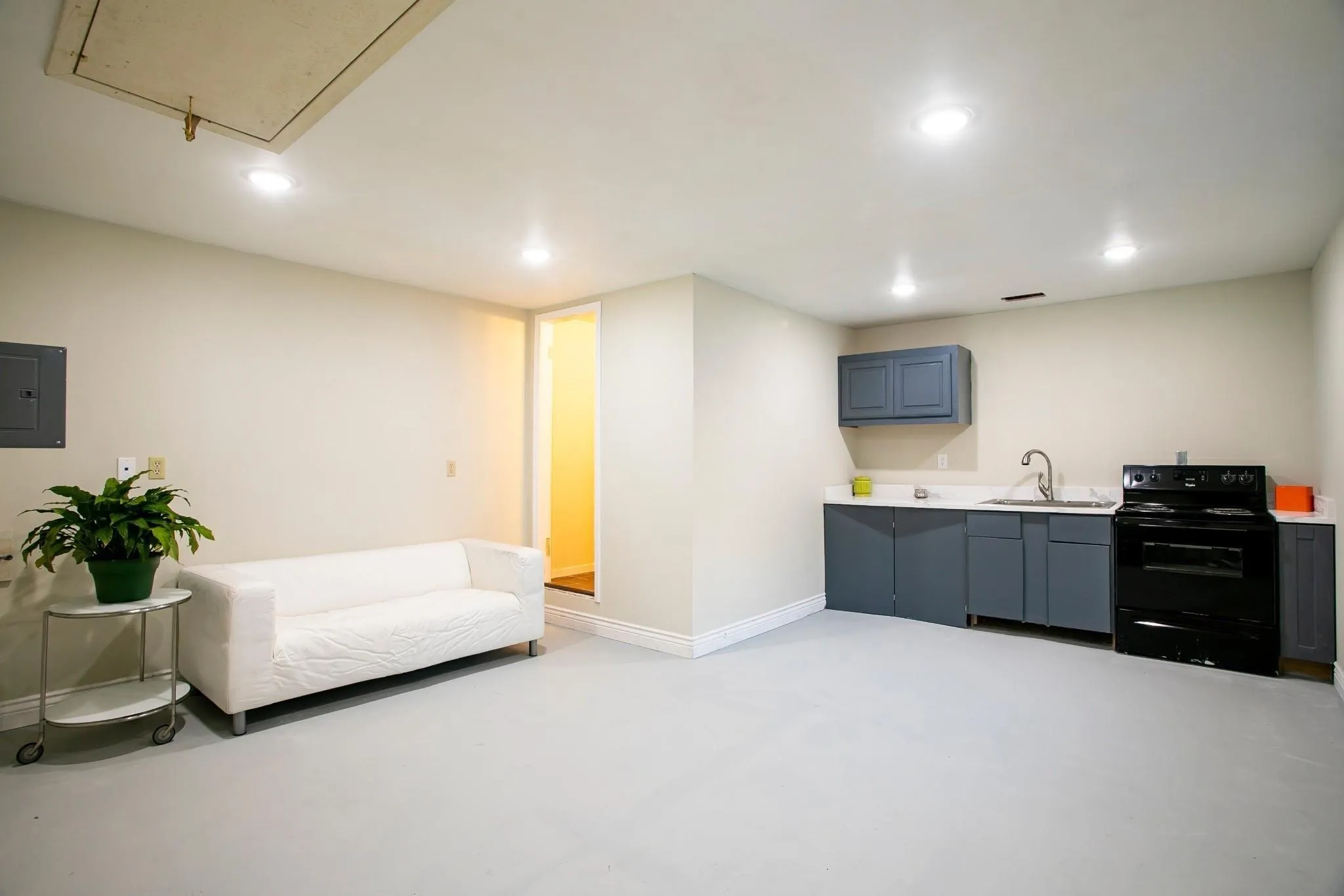 Single Family Residence For Rent in Dallas County , 7027 Alpha Road 1, Dallas, Texas 75240, 1 Bedroom, 1 Bathroom, Garage spaces, 285 Sqft, built in 1963, mls#21383778, Real Estate Agent in Dallas, Homes For Rent in Dallas county, Homes For Rent in Dallas, Realtor in Dallas Texas, Real Estate Brokerage Independent Realty Texas, Luminita Cordes Realtor