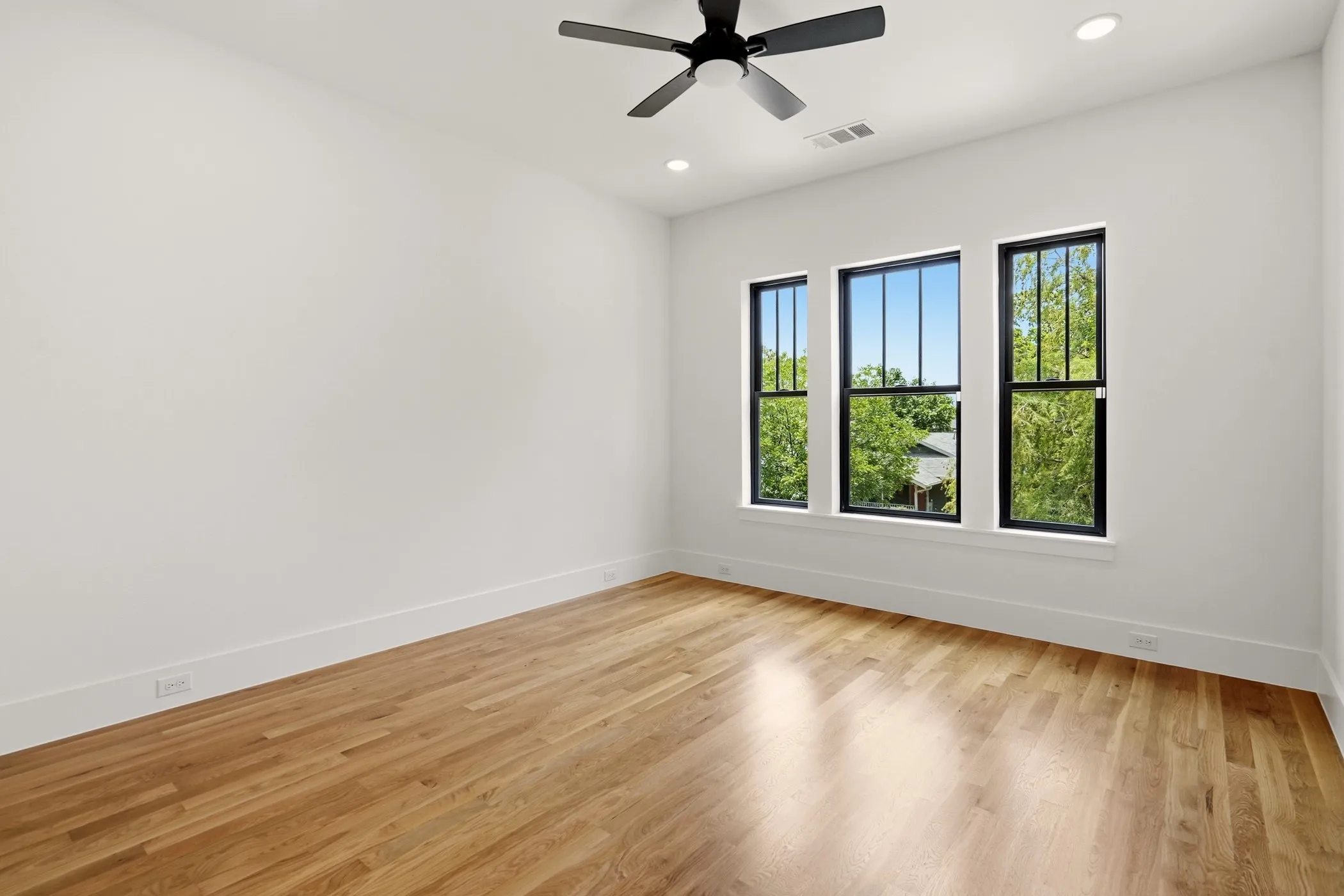 Single Family Residence For Rent in Dallas County , 5449 Goodwin Avenue, Dallas, Texas 75206, 5 Bedroom, 5 Bathroom, 2 Garage spaces, 4,055 Sqft, built in 2026, mls#21381044, Real Estate Agent in Dallas, Homes For Rent in Dallas county, Homes For Rent in Dallas, Realtor in Dallas Texas, Real Estate Brokerage Independent Realty Texas, Luminita Cordes Realtor