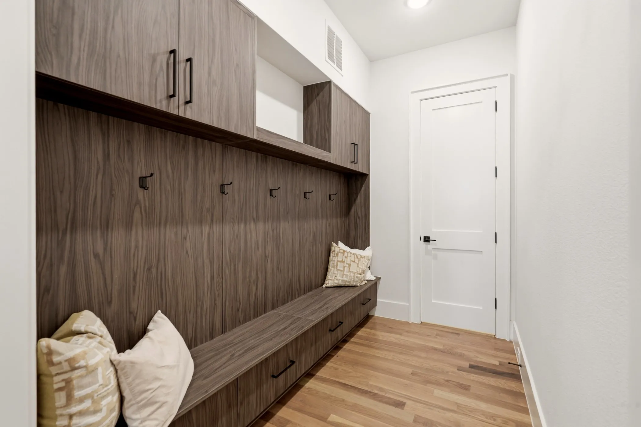 Single Family Residence For Rent in Dallas County , 5449 Goodwin Avenue, Dallas, Texas 75206, 5 Bedroom, 5 Bathroom, 2 Garage spaces, 4,055 Sqft, built in 2026, mls#21381044, Real Estate Agent in Dallas, Homes For Rent in Dallas county, Homes For Rent in Dallas, Realtor in Dallas Texas, Real Estate Brokerage Independent Realty Texas, Luminita Cordes Realtor