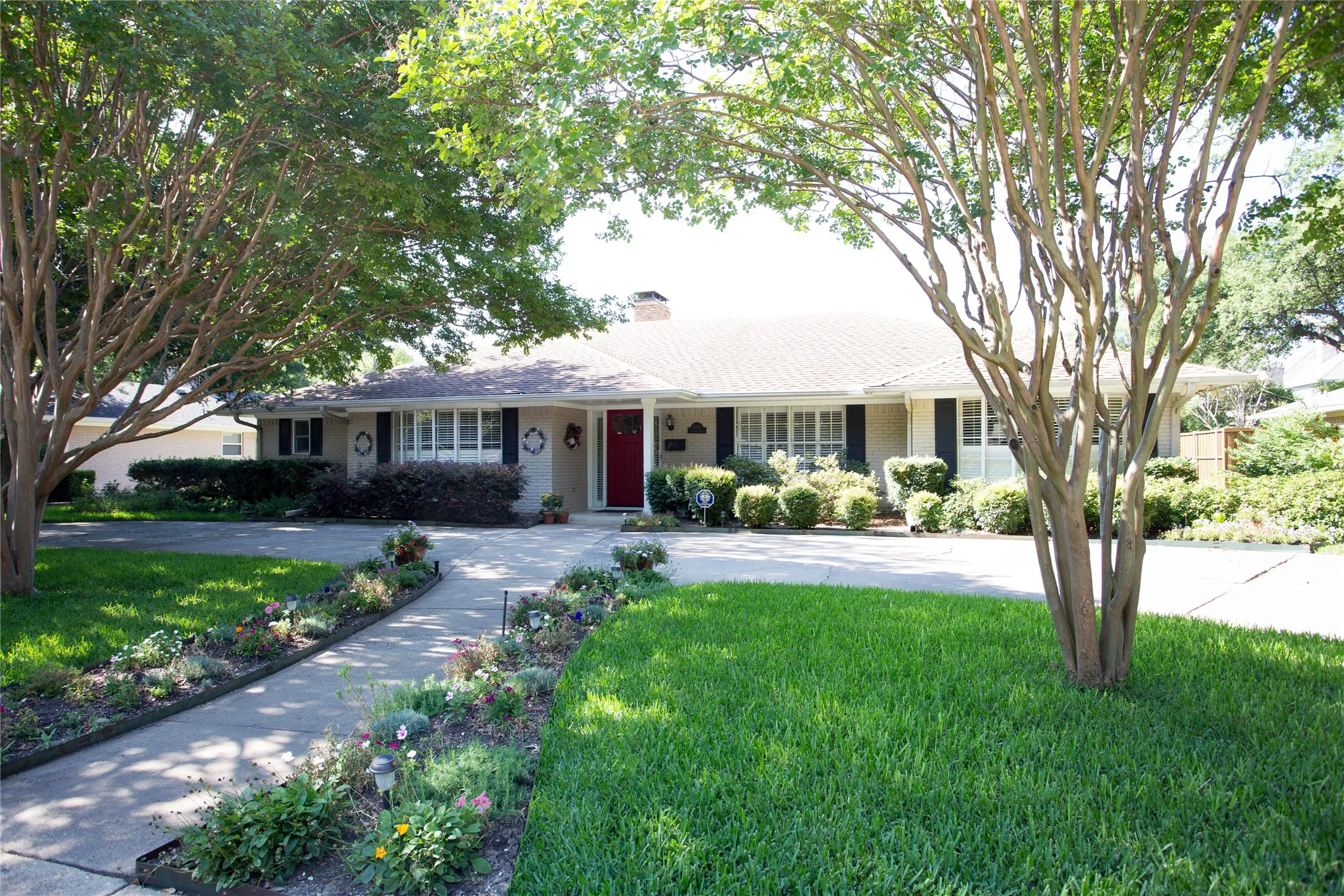 Single Family Residence For Rent in Dallas County , 4930 Sugar Mill Road, Dallas, Texas 75244, 4 Bedroom, 3 Bathroom, 2 Garage spaces, 2,429 Sqft, built in 1965, mls#21383809, Real Estate Agent in Dallas, Homes For Rent in Dallas county, Homes For Rent in Dallas, Realtor in Dallas Texas, Real Estate Brokerage Independent Realty Texas, Luminita Cordes Realtor