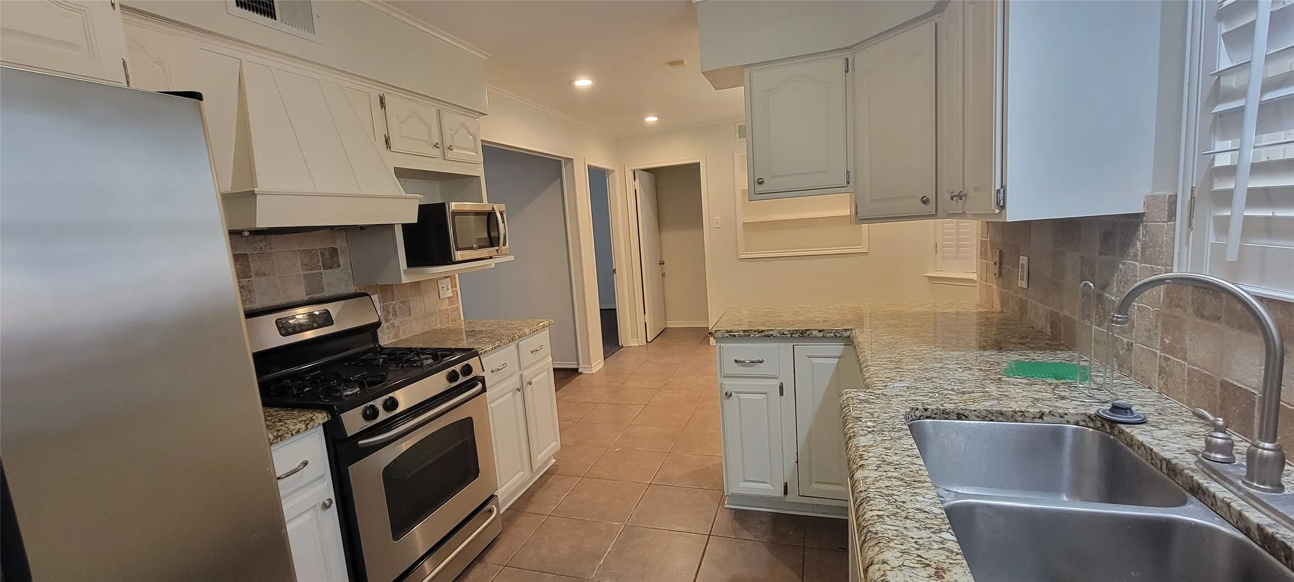 Single Family Residence For Rent in Dallas County , 4930 Sugar Mill Road, Dallas, Texas 75244, 4 Bedroom, 3 Bathroom, 2 Garage spaces, 2,429 Sqft, built in 1965, mls#21383809, Real Estate Agent in Dallas, Homes For Rent in Dallas county, Homes For Rent in Dallas, Realtor in Dallas Texas, Real Estate Brokerage Independent Realty Texas, Luminita Cordes Realtor