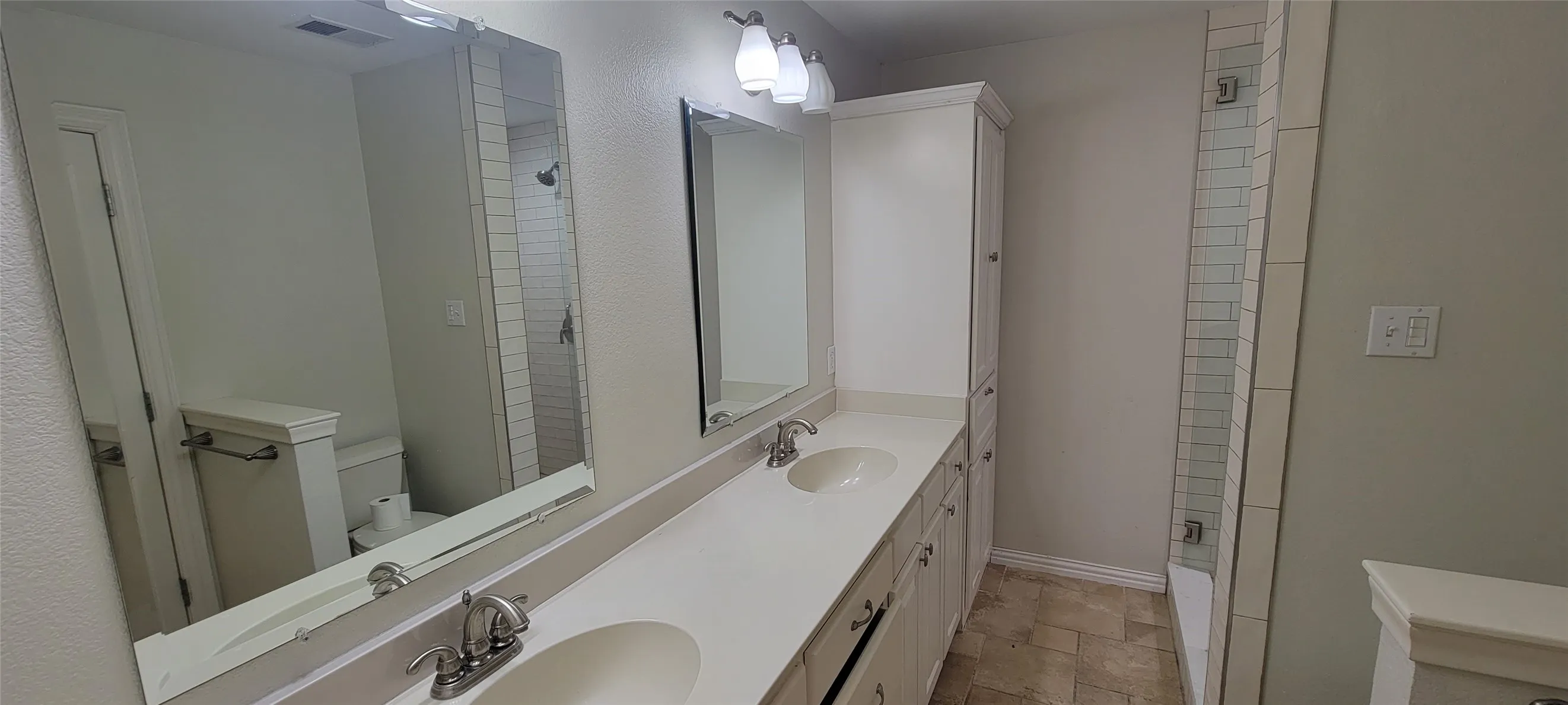 Single Family Residence For Rent in Dallas County , 4930 Sugar Mill Road, Dallas, Texas 75244, 4 Bedroom, 3 Bathroom, 2 Garage spaces, 2,429 Sqft, built in 1965, mls#21383809, Real Estate Agent in Dallas, Homes For Rent in Dallas county, Homes For Rent in Dallas, Realtor in Dallas Texas, Real Estate Brokerage Independent Realty Texas, Luminita Cordes Realtor