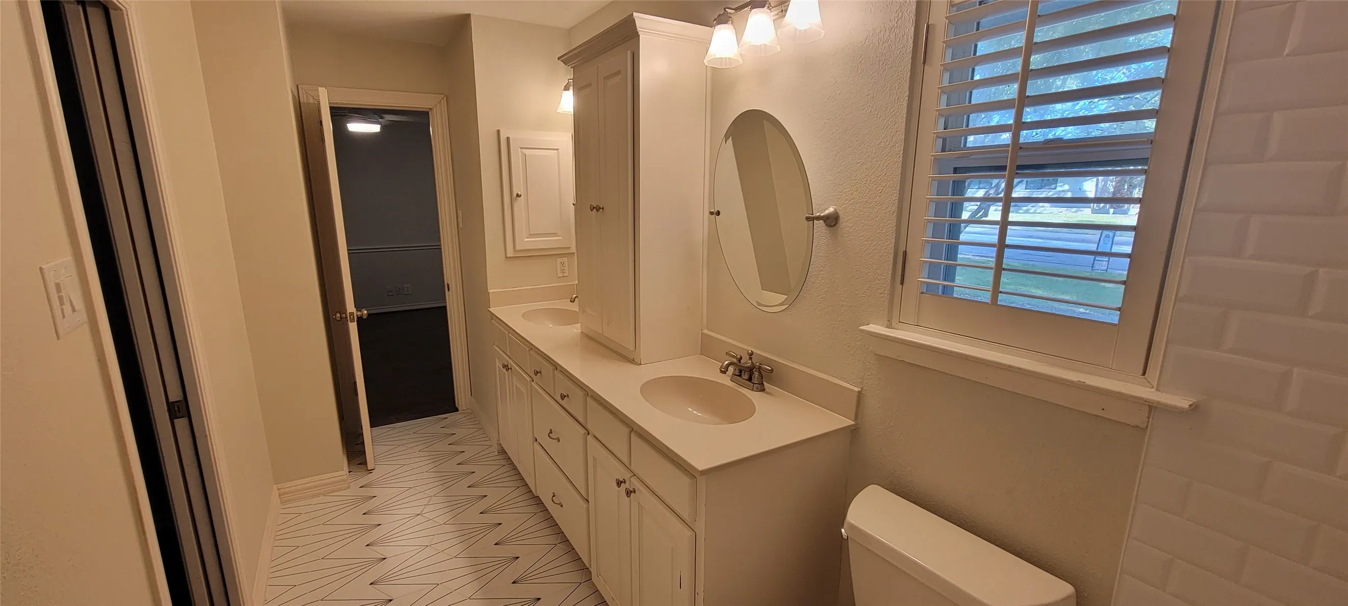 Single Family Residence For Rent in Dallas County , 4930 Sugar Mill Road, Dallas, Texas 75244, 4 Bedroom, 3 Bathroom, 2 Garage spaces, 2,429 Sqft, built in 1965, mls#21383809, Real Estate Agent in Dallas, Homes For Rent in Dallas county, Homes For Rent in Dallas, Realtor in Dallas Texas, Real Estate Brokerage Independent Realty Texas, Luminita Cordes Realtor