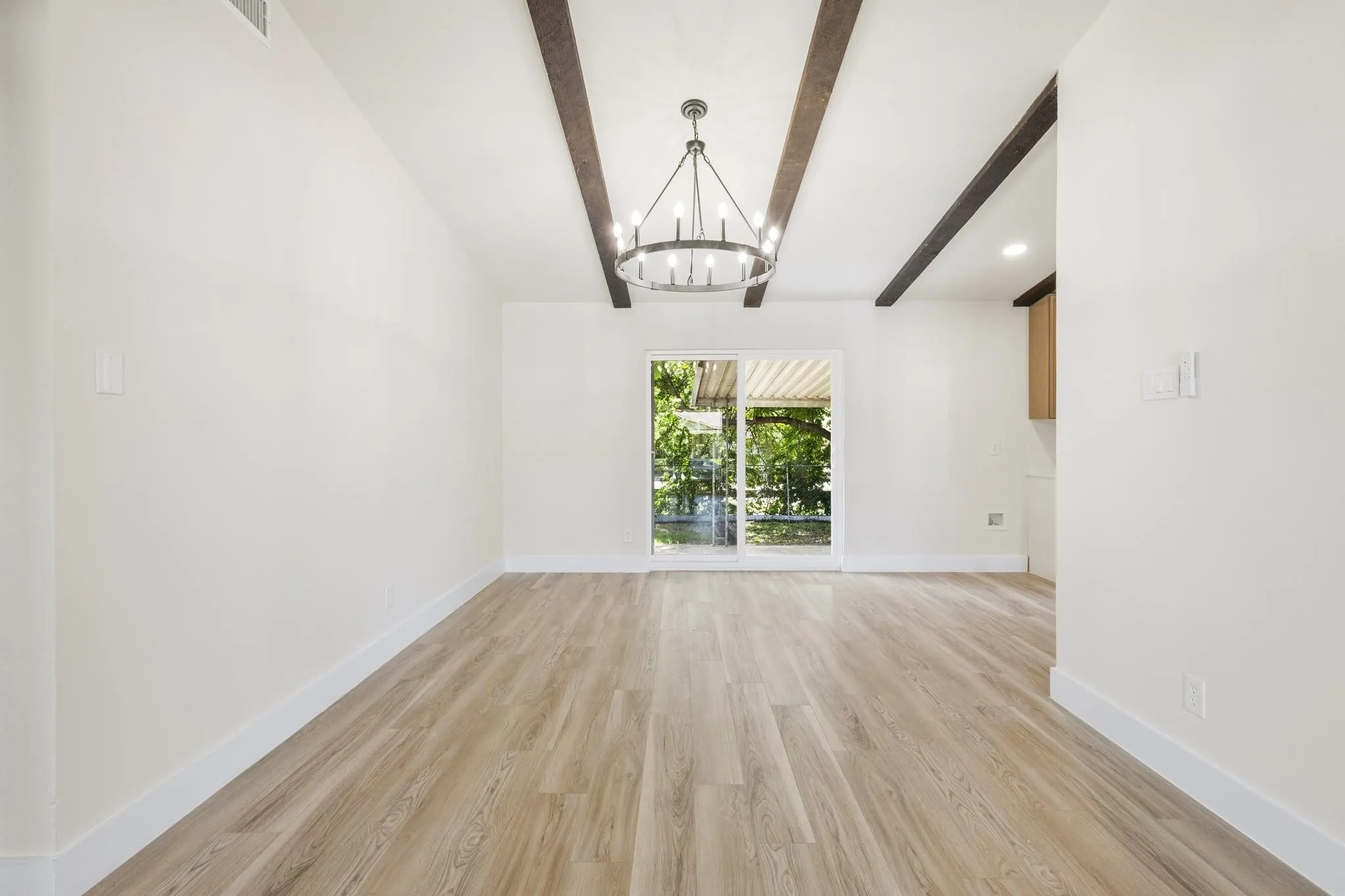 Single Family Residence For Rent in Dallas County , 2134 Bowie Drive, Carrollton, Texas 75006, 3 Bedroom, 2 Bathroom, Garage spaces, 1,193 Sqft, built in 1968, mls#21383806, Real Estate Agent in Carrollton, Homes For Rent in Dallas county, Homes For Rent in Carrollton, Realtor in Carrollton Texas, Real Estate Brokerage Independent Realty Texas, Luminita Cordes Realtor