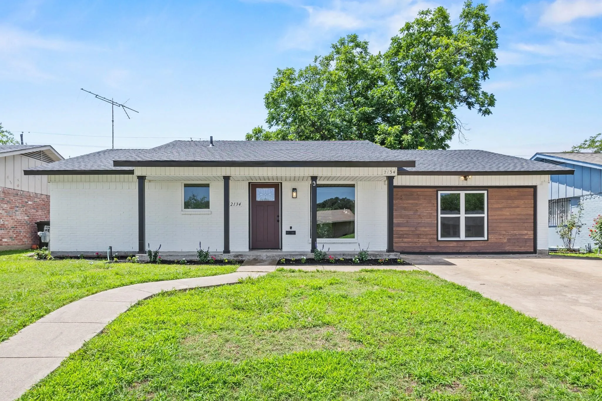 Single Family Residence For Rent in Dallas County , 2134 Bowie Drive, Carrollton, Texas 75006, 3 Bedroom, 2 Bathroom, Garage spaces, 1,193 Sqft, built in 1968, mls#21383806, Real Estate Agent in Carrollton, Homes For Rent in Dallas county, Homes For Rent in Carrollton, Realtor in Carrollton Texas, Real Estate Brokerage Independent Realty Texas, Luminita Cordes Realtor