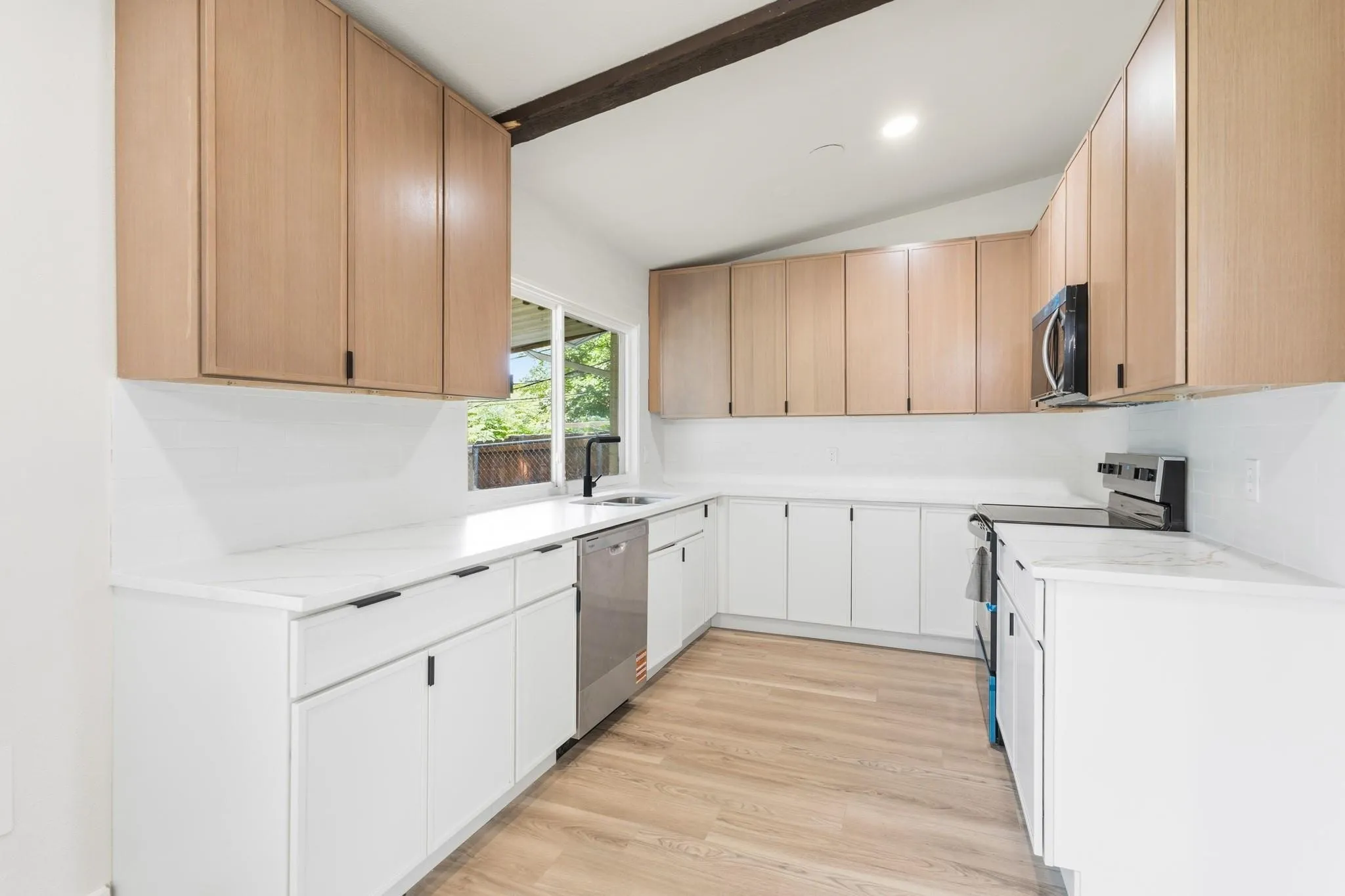 Single Family Residence For Rent in Dallas County , 2134 Bowie Drive, Carrollton, Texas 75006, 3 Bedroom, 2 Bathroom, Garage spaces, 1,193 Sqft, built in 1968, mls#21383806, Real Estate Agent in Carrollton, Homes For Rent in Dallas county, Homes For Rent in Carrollton, Realtor in Carrollton Texas, Real Estate Brokerage Independent Realty Texas, Luminita Cordes Realtor