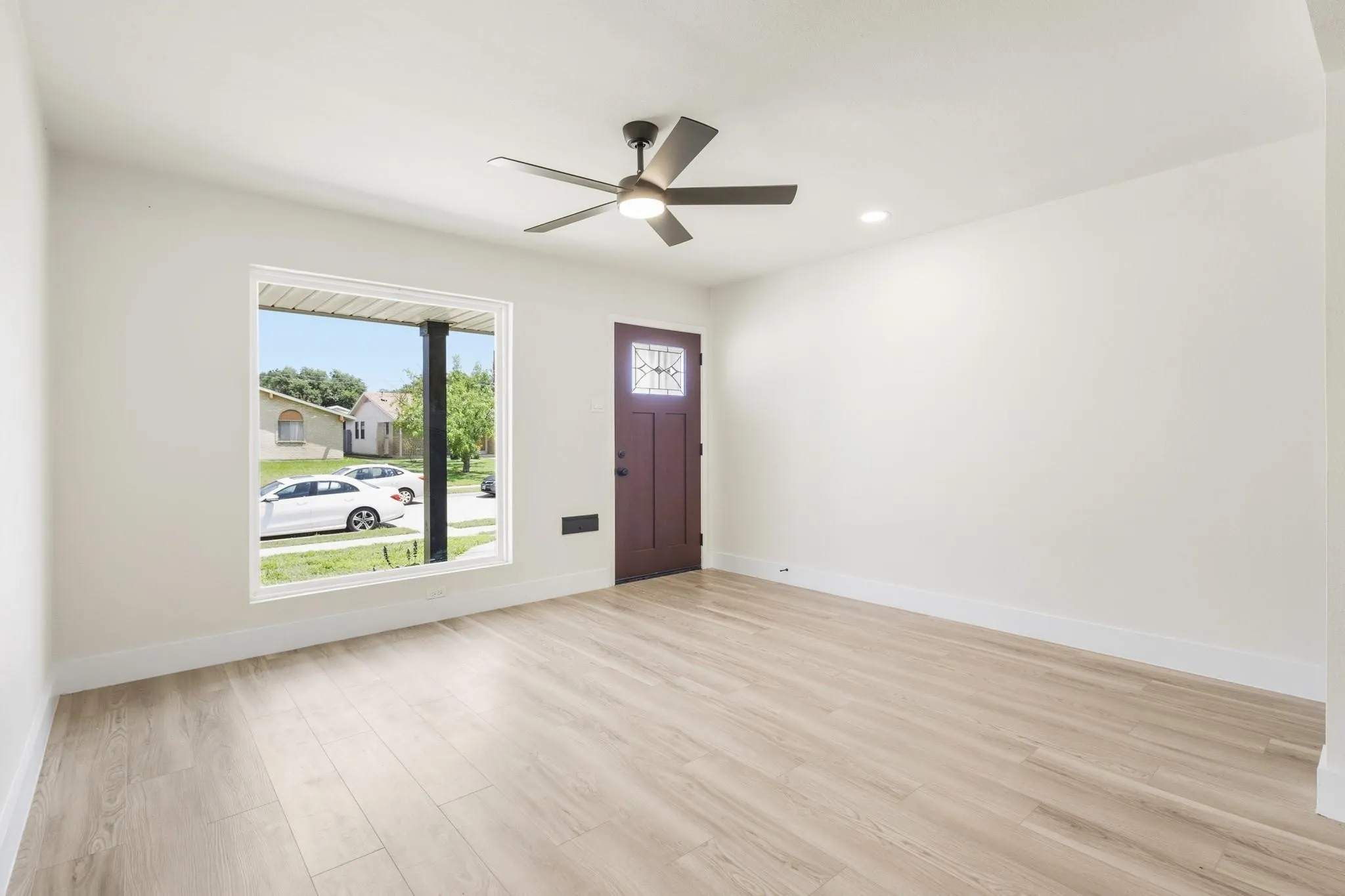 Single Family Residence For Rent in Dallas County , 2134 Bowie Drive, Carrollton, Texas 75006, 3 Bedroom, 2 Bathroom, Garage spaces, 1,193 Sqft, built in 1968, mls#21383806, Real Estate Agent in Carrollton, Homes For Rent in Dallas county, Homes For Rent in Carrollton, Realtor in Carrollton Texas, Real Estate Brokerage Independent Realty Texas, Luminita Cordes Realtor