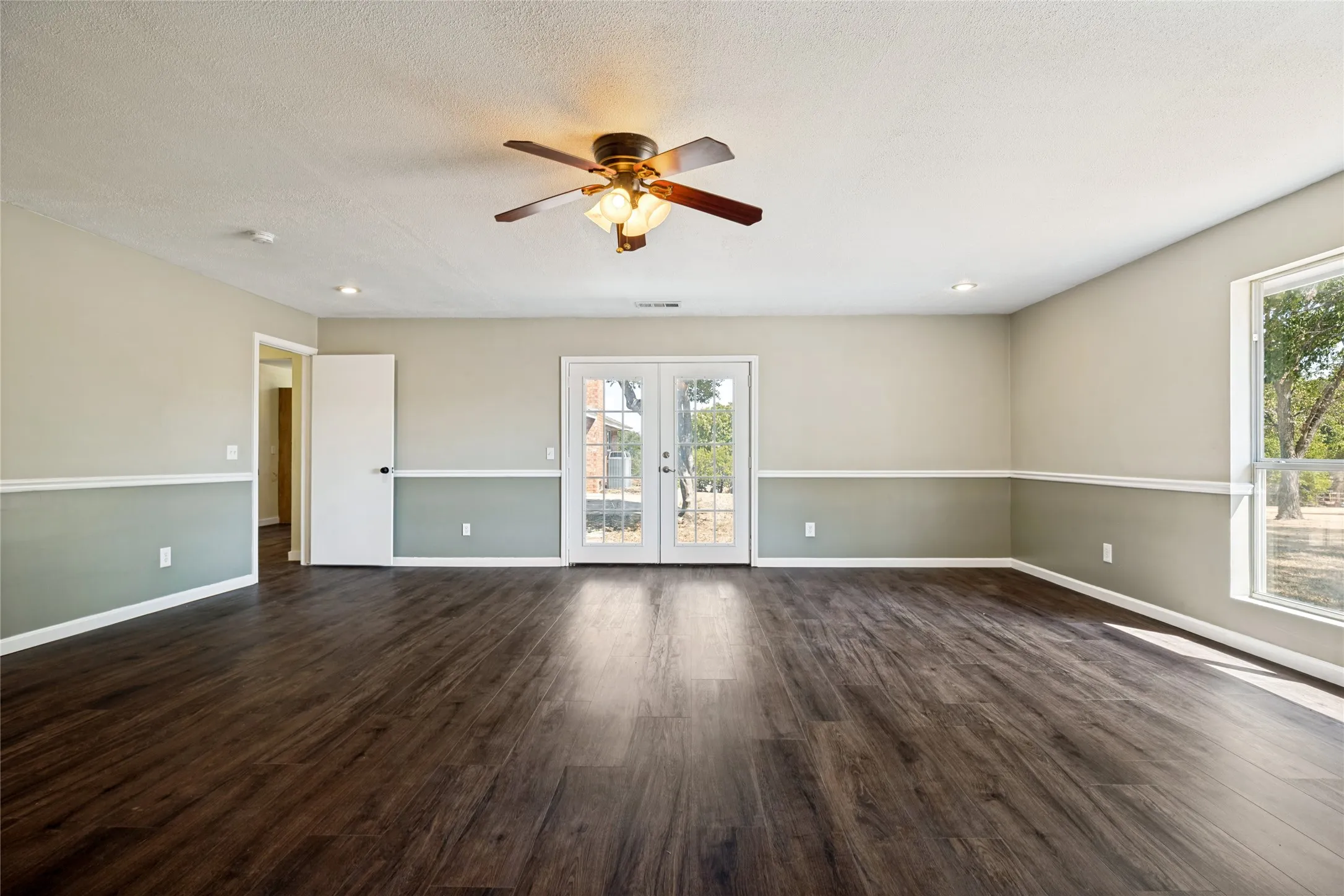 Single Family Residence For Sale in Collin County , 2406 County Road 852, Mc Kinney, Texas 75071, 4 Bedroom, 4 Bathroom, 3 Garage spaces, 3,246 Sqft, built in 1978, mls#21376354, Real Estate Agent in Mc Kinney, Homes For Sale in Collin county, Homes For Sale in Mc Kinney, Realtor in Mc Kinney Texas, Real Estate Brokerage Independent Realty Texas, Luminita Cordes Realtor