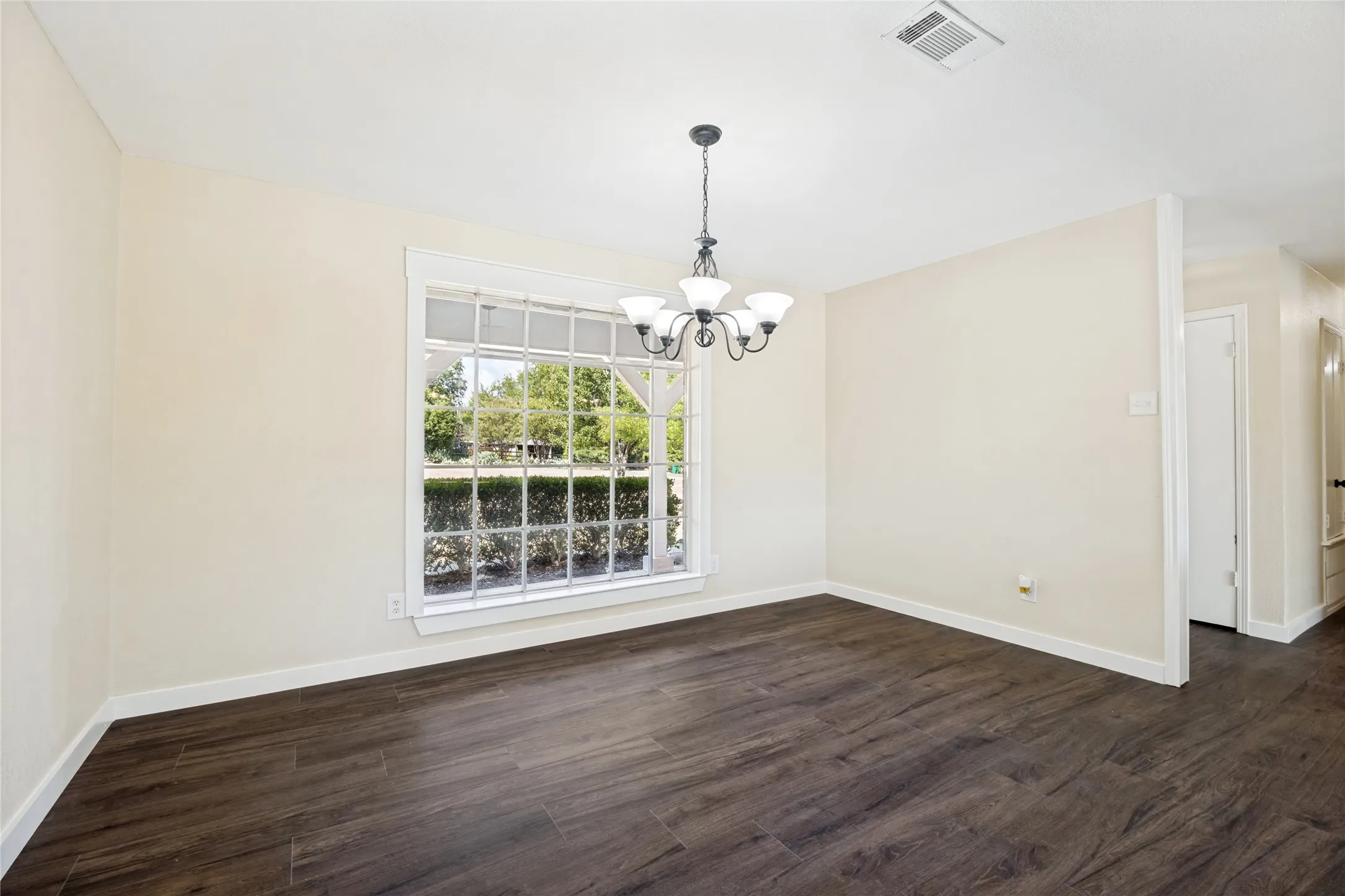 Single Family Residence For Sale in Collin County , 2406 County Road 852, Mc Kinney, Texas 75071, 4 Bedroom, 4 Bathroom, 3 Garage spaces, 3,246 Sqft, built in 1978, mls#21376354, Real Estate Agent in Mc Kinney, Homes For Sale in Collin county, Homes For Sale in Mc Kinney, Realtor in Mc Kinney Texas, Real Estate Brokerage Independent Realty Texas, Luminita Cordes Realtor
