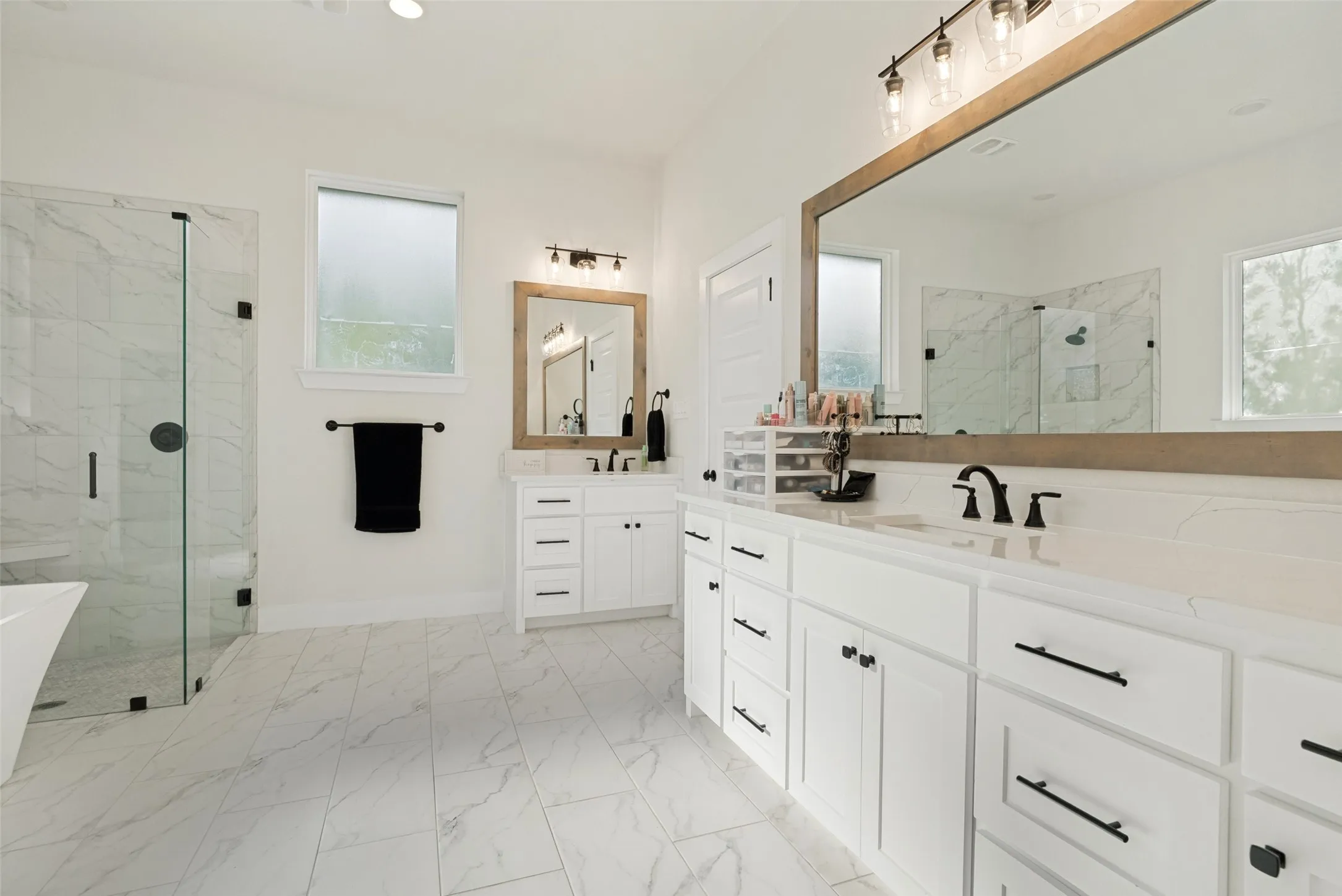 Single Family Residence For Sale in Parker County , 1028 Twin Creeks Drive, Weatherford, Texas 76088, 3 Bedroom, 3 Bathroom, 3 Garage spaces, 2,818 Sqft, built in 2022, mls#21383768, Real Estate Agent in Weatherford, Homes For Sale in Parker county, Homes For Sale in Weatherford, Realtor in Weatherford Texas, Real Estate Brokerage Independent Realty Texas, Luminita Cordes Realtor