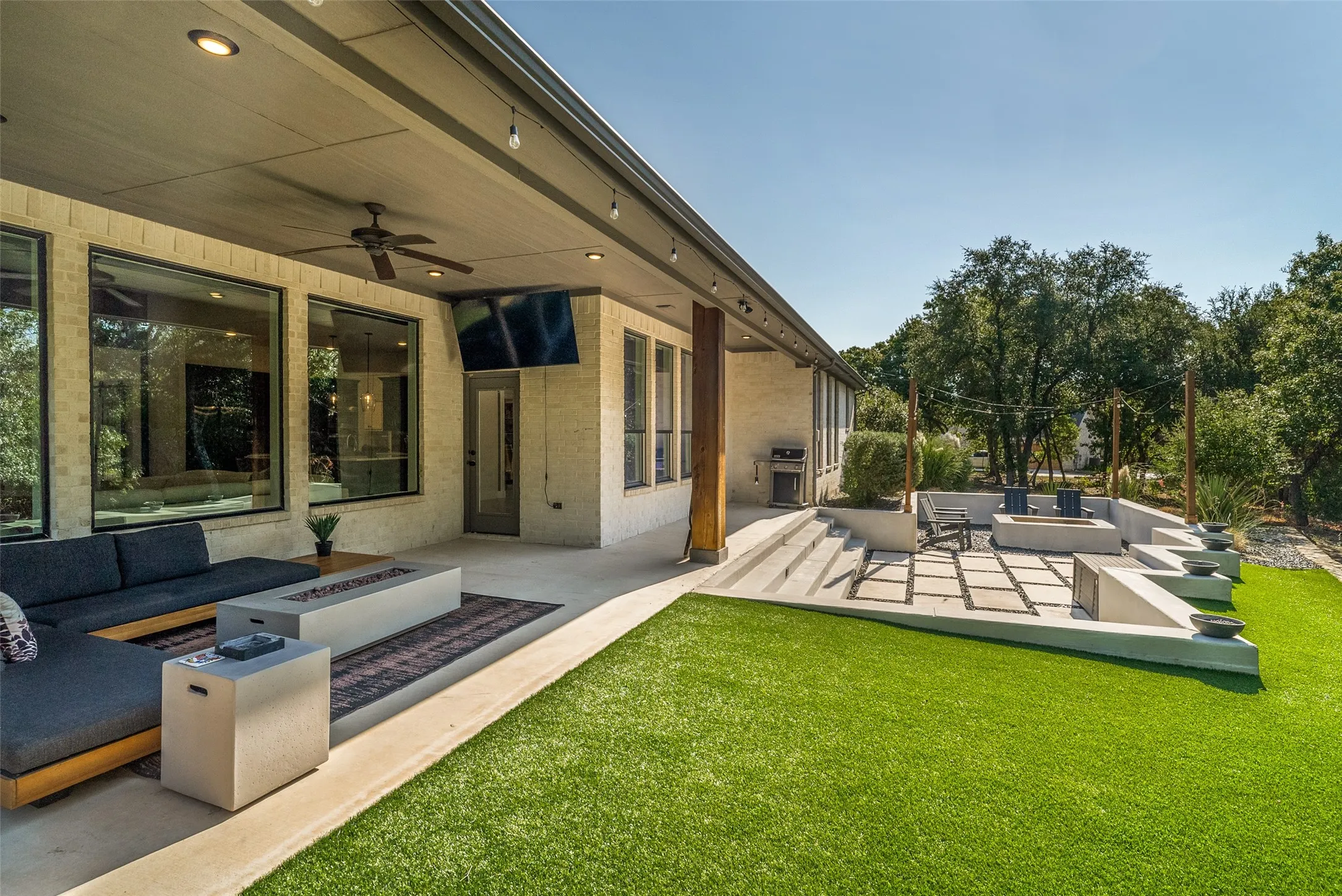 Single Family Residence For Sale in Parker County , 1028 Twin Creeks Drive, Weatherford, Texas 76088, 3 Bedroom, 3 Bathroom, 3 Garage spaces, 2,818 Sqft, built in 2022, mls#21383768, Real Estate Agent in Weatherford, Homes For Sale in Parker county, Homes For Sale in Weatherford, Realtor in Weatherford Texas, Real Estate Brokerage Independent Realty Texas, Luminita Cordes Realtor