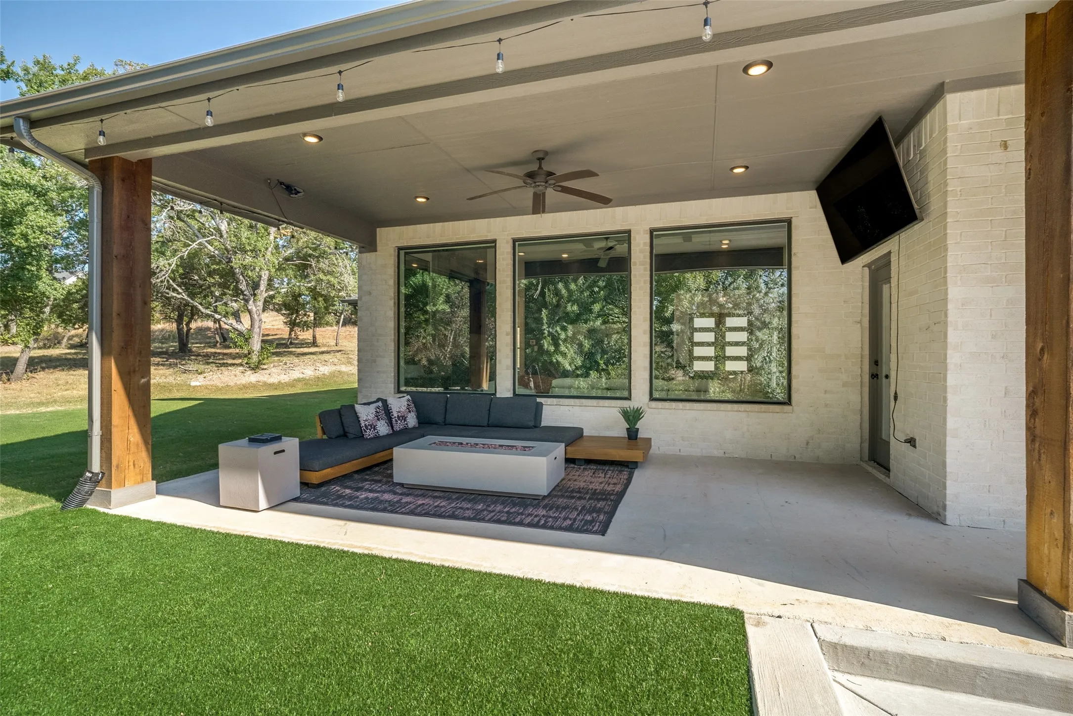 Single Family Residence For Sale in Parker County , 1028 Twin Creeks Drive, Weatherford, Texas 76088, 3 Bedroom, 3 Bathroom, 3 Garage spaces, 2,818 Sqft, built in 2022, mls#21383768, Real Estate Agent in Weatherford, Homes For Sale in Parker county, Homes For Sale in Weatherford, Realtor in Weatherford Texas, Real Estate Brokerage Independent Realty Texas, Luminita Cordes Realtor