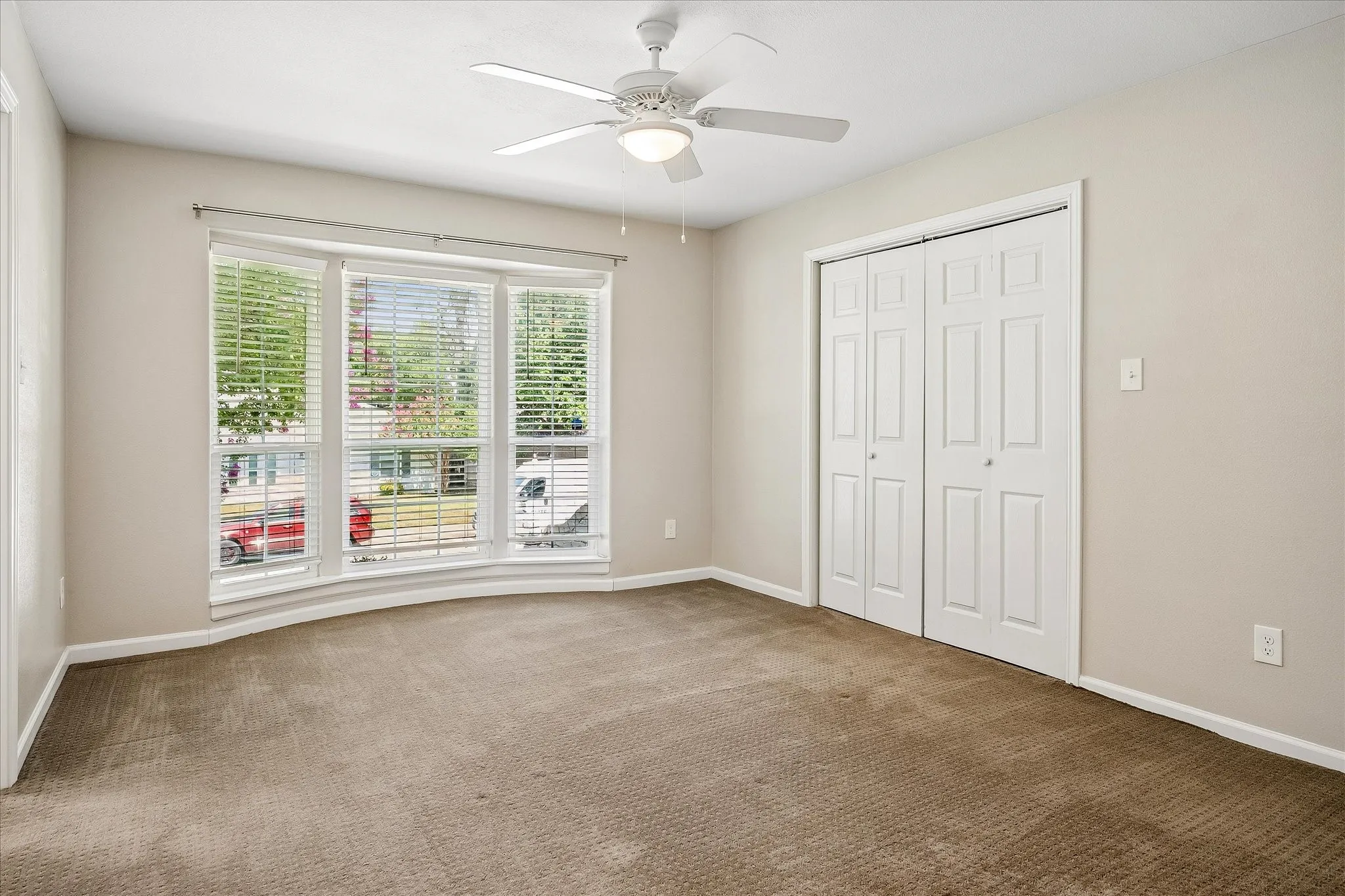 Single Family Residence For Sale in Dallas County , 4704 Ashbrook Road, Dallas, Texas 75227, 4 Bedroom, 3 Bathroom, 2 Garage spaces, 1,928 Sqft, built in 1973, mls#21382291, Real Estate Agent in Dallas, Homes For Sale in Dallas county, Homes For Sale in Dallas, Realtor in Dallas Texas, Real Estate Brokerage Independent Realty Texas, Luminita Cordes Realtor