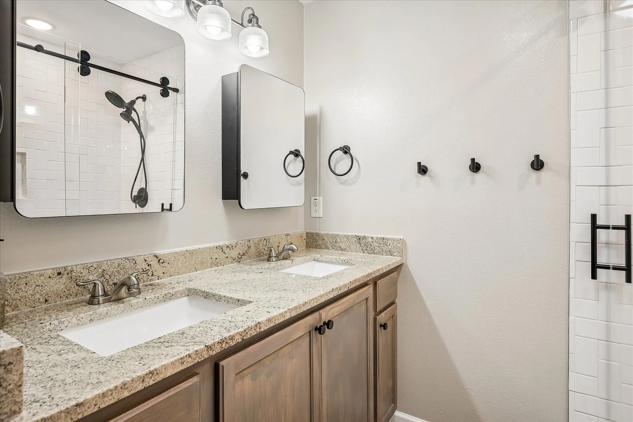 Single Family Residence For Sale in Dallas County , 4704 Ashbrook Road, Dallas, Texas 75227, 4 Bedroom, 3 Bathroom, 2 Garage spaces, 1,928 Sqft, built in 1973, mls#21382291, Real Estate Agent in Dallas, Homes For Sale in Dallas county, Homes For Sale in Dallas, Realtor in Dallas Texas, Real Estate Brokerage Independent Realty Texas, Luminita Cordes Realtor