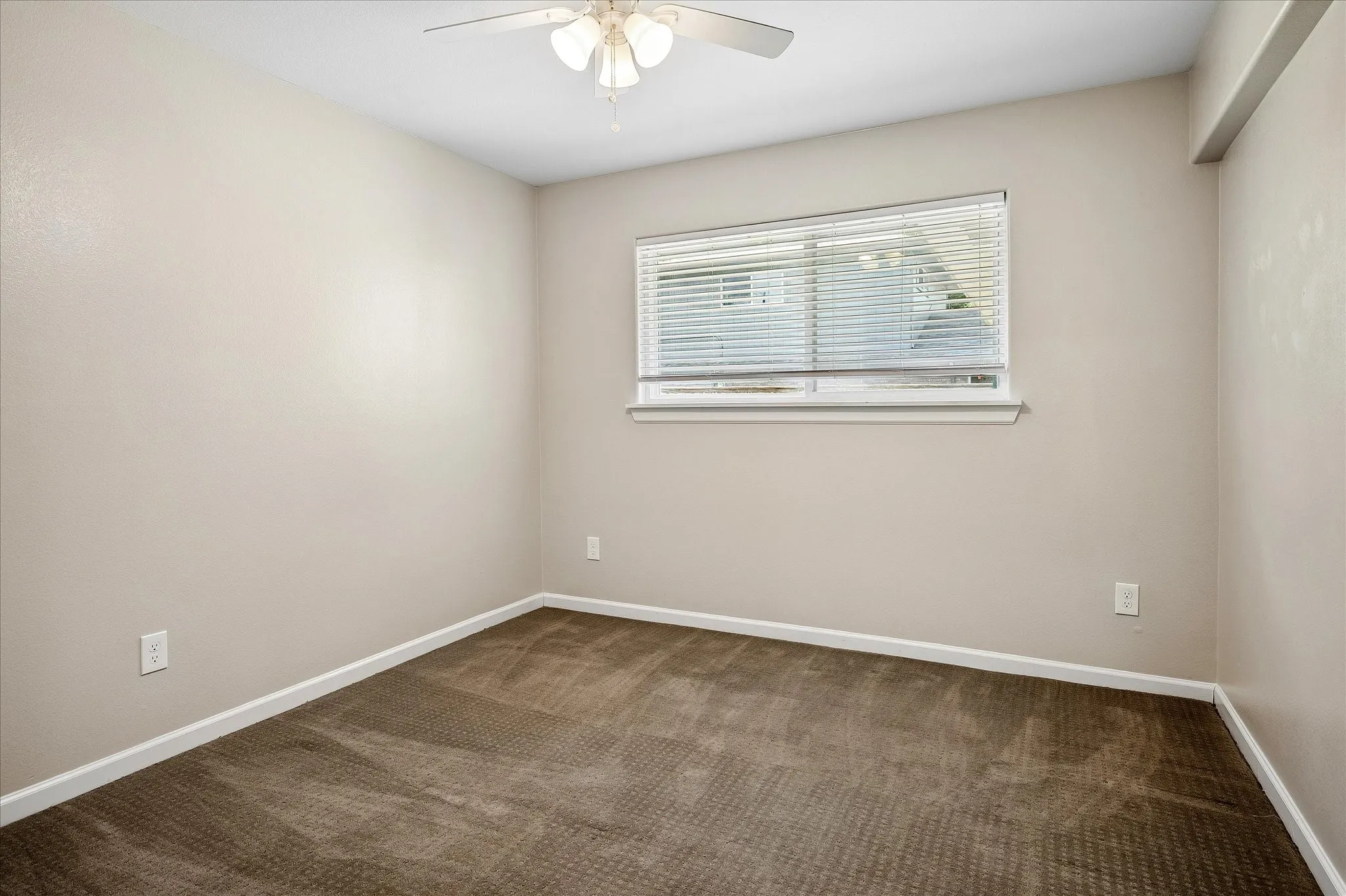 Single Family Residence For Sale in Dallas County , 4704 Ashbrook Road, Dallas, Texas 75227, 4 Bedroom, 3 Bathroom, 2 Garage spaces, 1,928 Sqft, built in 1973, mls#21382291, Real Estate Agent in Dallas, Homes For Sale in Dallas county, Homes For Sale in Dallas, Realtor in Dallas Texas, Real Estate Brokerage Independent Realty Texas, Luminita Cordes Realtor