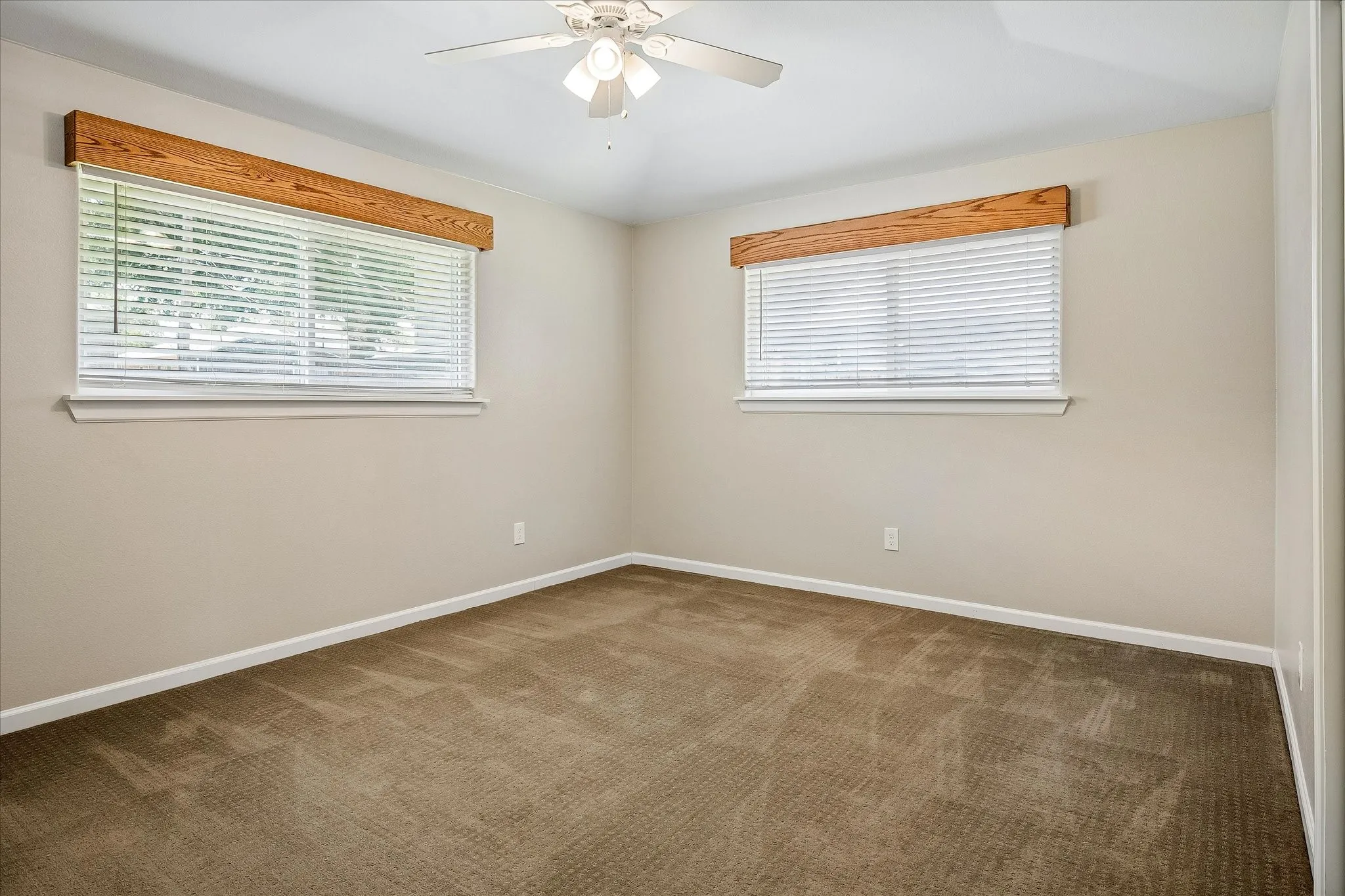 Single Family Residence For Sale in Dallas County , 4704 Ashbrook Road, Dallas, Texas 75227, 4 Bedroom, 3 Bathroom, 2 Garage spaces, 1,928 Sqft, built in 1973, mls#21382291, Real Estate Agent in Dallas, Homes For Sale in Dallas county, Homes For Sale in Dallas, Realtor in Dallas Texas, Real Estate Brokerage Independent Realty Texas, Luminita Cordes Realtor
