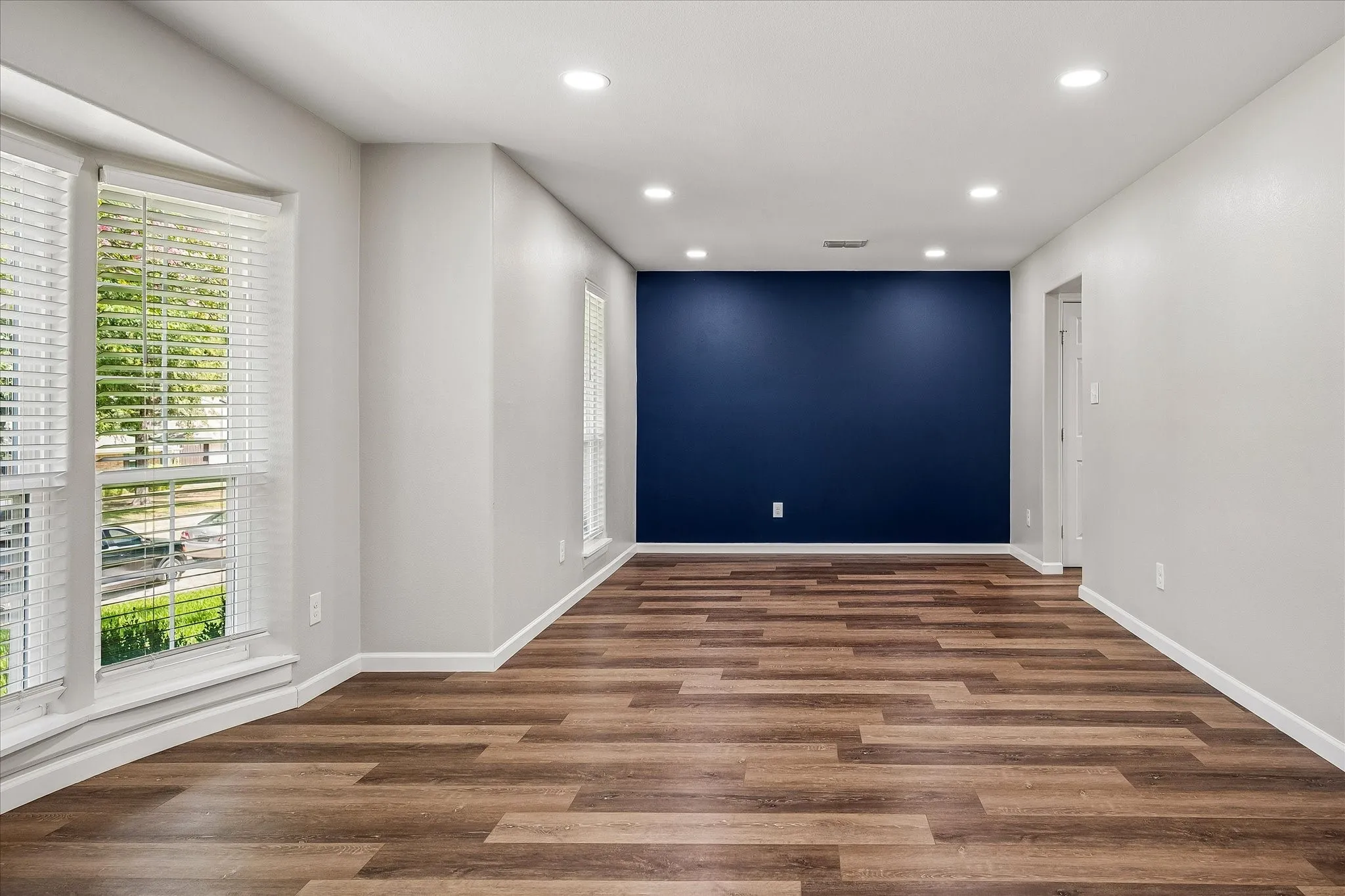 Single Family Residence For Sale in Dallas County , 4704 Ashbrook Road, Dallas, Texas 75227, 4 Bedroom, 3 Bathroom, 2 Garage spaces, 1,928 Sqft, built in 1973, mls#21382291, Real Estate Agent in Dallas, Homes For Sale in Dallas county, Homes For Sale in Dallas, Realtor in Dallas Texas, Real Estate Brokerage Independent Realty Texas, Luminita Cordes Realtor
