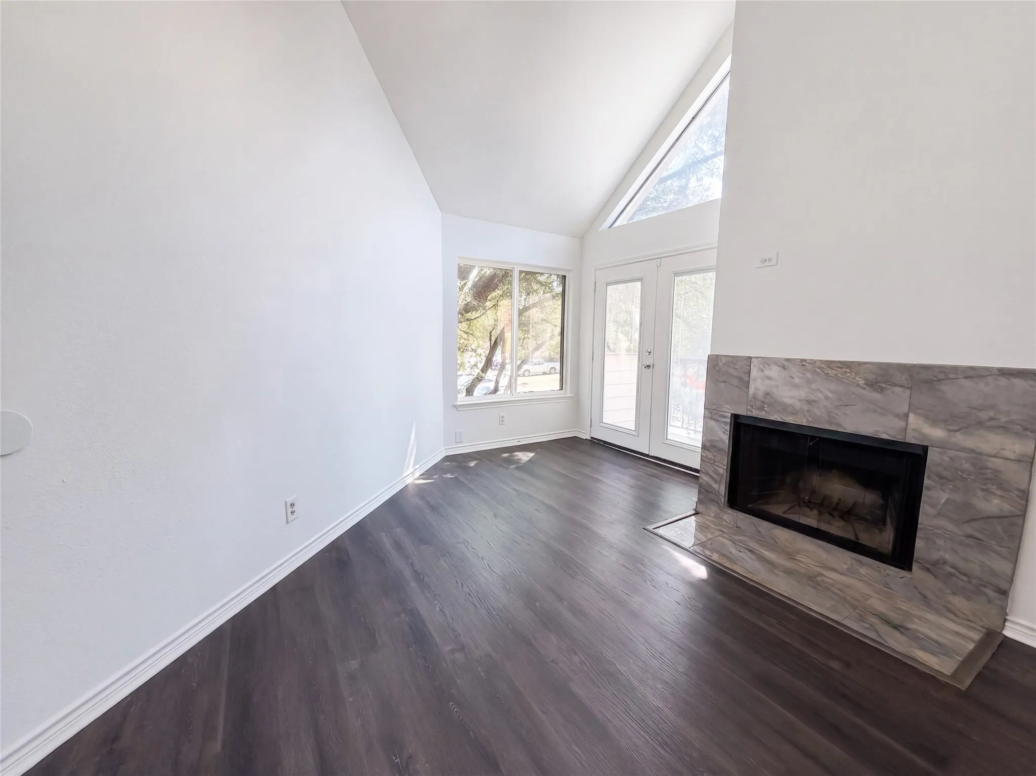 Condominium For Sale in Tarrant County , 2311 Balsam Drive H210, Arlington, Texas 76006, 2 Bedroom, 2 Bathroom, Garage spaces, 1,031 Sqft, built in 1981, mls#21383603, Real Estate Agent in Arlington, Homes For Sale in Tarrant county, Homes For Sale in Arlington, Realtor in Arlington Texas, Real Estate Brokerage Independent Realty Texas, Luminita Cordes Realtor