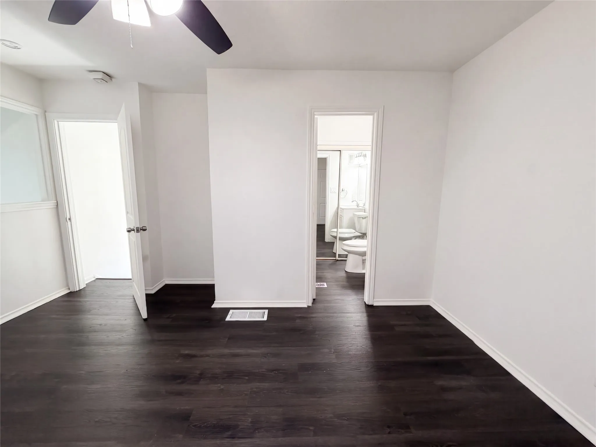 Condominium For Sale in Tarrant County , 2311 Balsam Drive H210, Arlington, Texas 76006, 2 Bedroom, 2 Bathroom, Garage spaces, 1,031 Sqft, built in 1981, mls#21383603, Real Estate Agent in Arlington, Homes For Sale in Tarrant county, Homes For Sale in Arlington, Realtor in Arlington Texas, Real Estate Brokerage Independent Realty Texas, Luminita Cordes Realtor