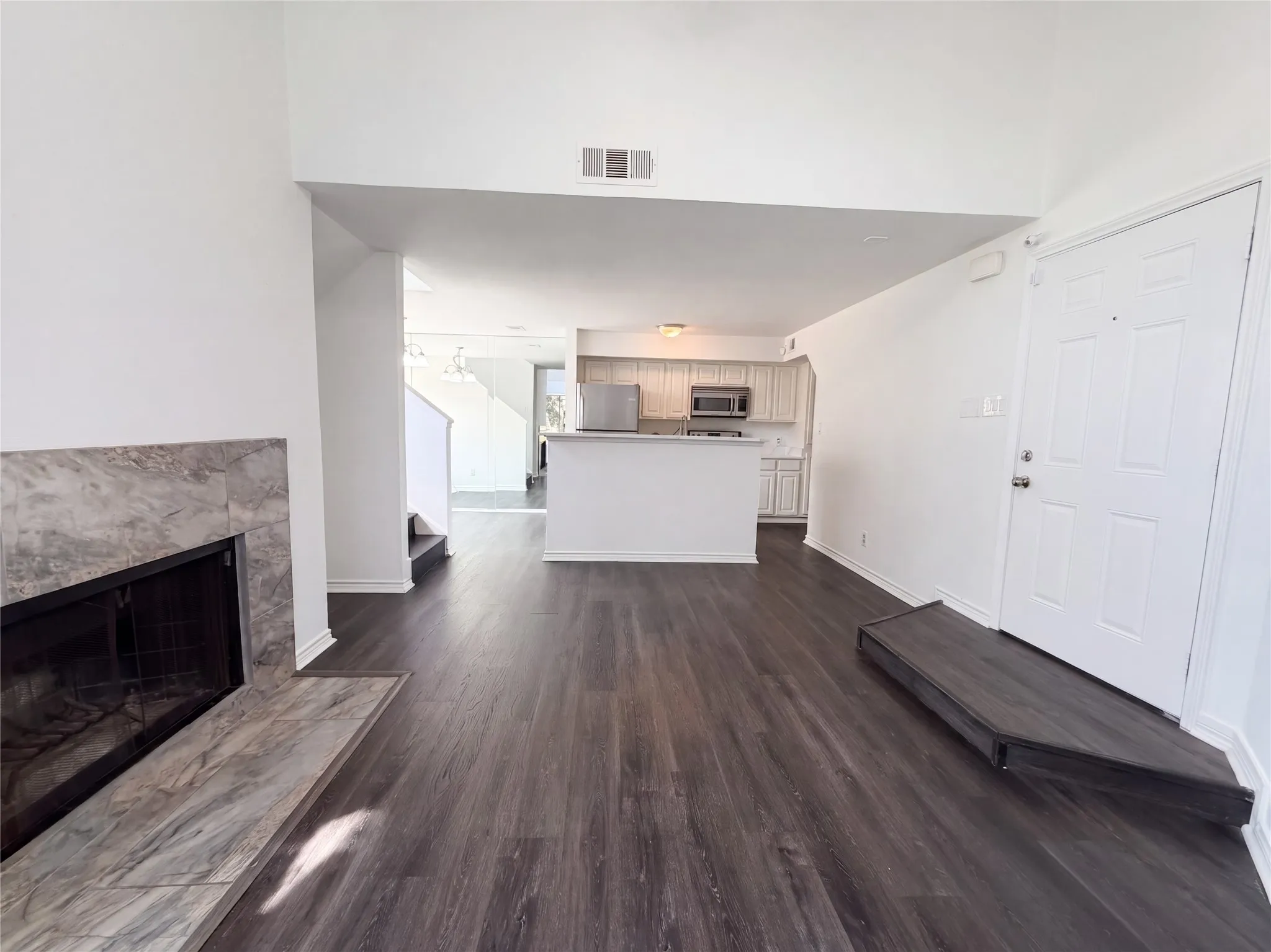 Condominium For Sale in Tarrant County , 2311 Balsam Drive H210, Arlington, Texas 76006, 2 Bedroom, 2 Bathroom, Garage spaces, 1,031 Sqft, built in 1981, mls#21383603, Real Estate Agent in Arlington, Homes For Sale in Tarrant county, Homes For Sale in Arlington, Realtor in Arlington Texas, Real Estate Brokerage Independent Realty Texas, Luminita Cordes Realtor