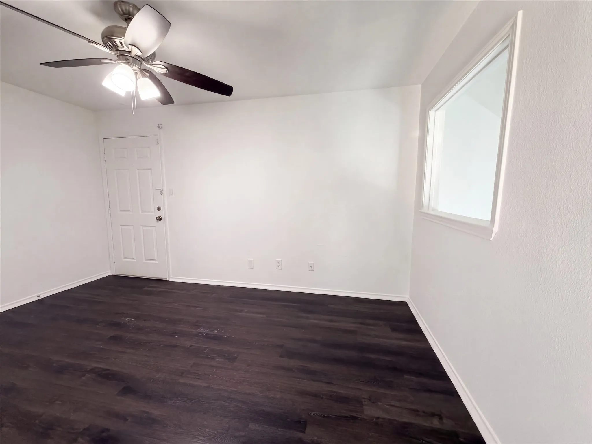 Condominium For Sale in Tarrant County , 2311 Balsam Drive H210, Arlington, Texas 76006, 2 Bedroom, 2 Bathroom, Garage spaces, 1,031 Sqft, built in 1981, mls#21383603, Real Estate Agent in Arlington, Homes For Sale in Tarrant county, Homes For Sale in Arlington, Realtor in Arlington Texas, Real Estate Brokerage Independent Realty Texas, Luminita Cordes Realtor