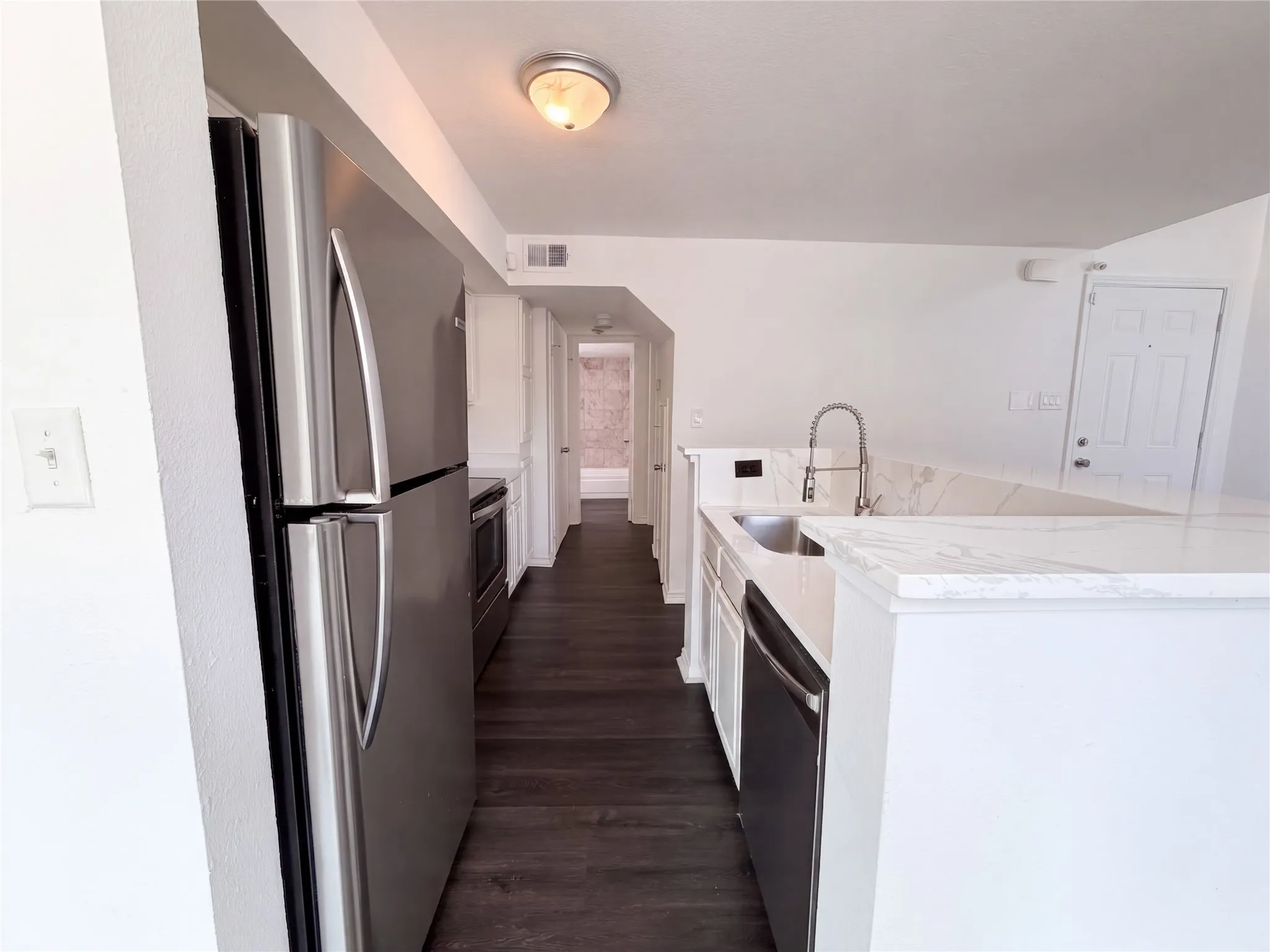 Condominium For Sale in Tarrant County , 2311 Balsam Drive H210, Arlington, Texas 76006, 2 Bedroom, 2 Bathroom, Garage spaces, 1,031 Sqft, built in 1981, mls#21383603, Real Estate Agent in Arlington, Homes For Sale in Tarrant county, Homes For Sale in Arlington, Realtor in Arlington Texas, Real Estate Brokerage Independent Realty Texas, Luminita Cordes Realtor