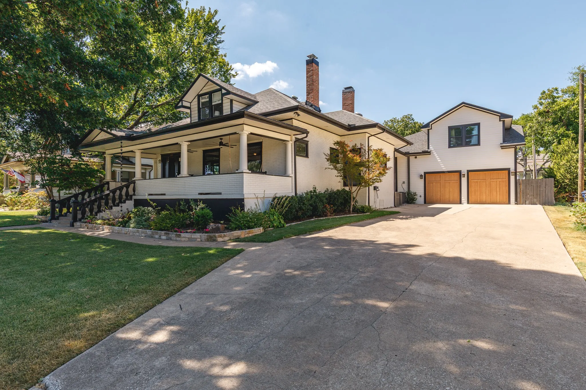 Single Family Residence For Sale in Collin County , 611 N Church Street, Mc Kinney, Texas 75069, 5 Bedroom, 5 Bathroom, 2 Garage spaces, 4,430 Sqft, built in 1910, mls#21369149, Real Estate Agent in Mc Kinney, Homes For Sale in Collin county, Homes For Sale in Mc Kinney, Realtor in Mc Kinney Texas, Real Estate Brokerage Independent Realty Texas, Luminita Cordes Realtor