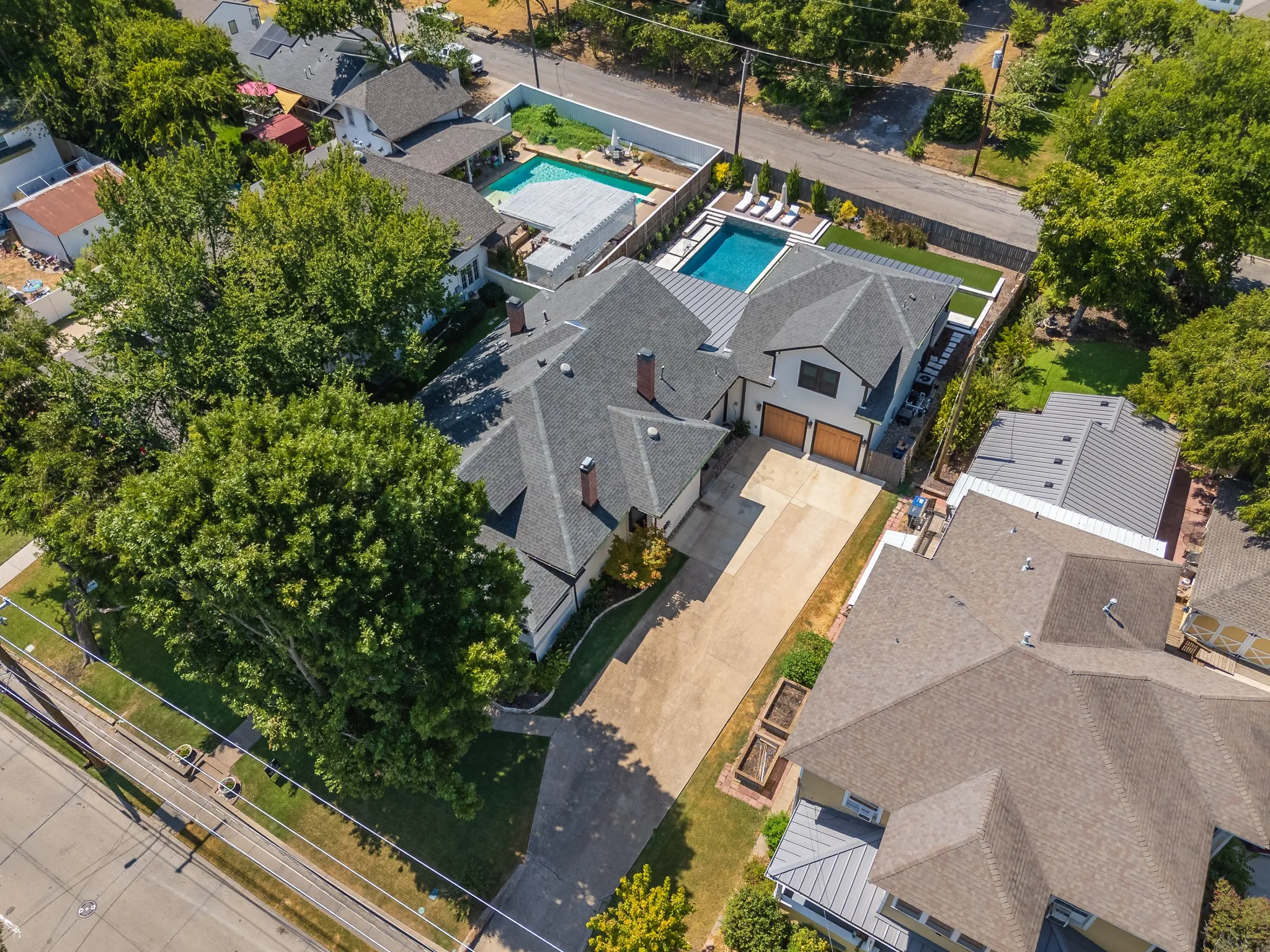 Single Family Residence For Sale in Collin County , 611 N Church Street, Mc Kinney, Texas 75069, 5 Bedroom, 5 Bathroom, 2 Garage spaces, 4,430 Sqft, built in 1910, mls#21369149, Real Estate Agent in Mc Kinney, Homes For Sale in Collin county, Homes For Sale in Mc Kinney, Realtor in Mc Kinney Texas, Real Estate Brokerage Independent Realty Texas, Luminita Cordes Realtor