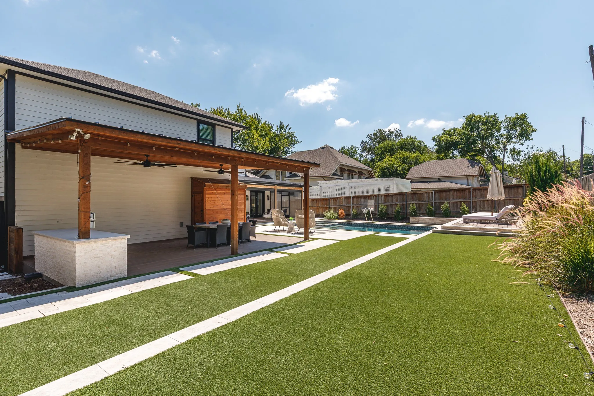 Single Family Residence For Sale in Collin County , 611 N Church Street, Mc Kinney, Texas 75069, 5 Bedroom, 5 Bathroom, 2 Garage spaces, 4,430 Sqft, built in 1910, mls#21369149, Real Estate Agent in Mc Kinney, Homes For Sale in Collin county, Homes For Sale in Mc Kinney, Realtor in Mc Kinney Texas, Real Estate Brokerage Independent Realty Texas, Luminita Cordes Realtor