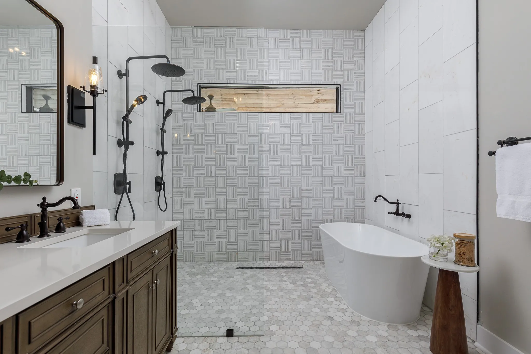 Single Family Residence For Sale in Collin County , 611 N Church Street, Mc Kinney, Texas 75069, 5 Bedroom, 5 Bathroom, 2 Garage spaces, 4,430 Sqft, built in 1910, mls#21369149, Real Estate Agent in Mc Kinney, Homes For Sale in Collin county, Homes For Sale in Mc Kinney, Realtor in Mc Kinney Texas, Real Estate Brokerage Independent Realty Texas, Luminita Cordes Realtor