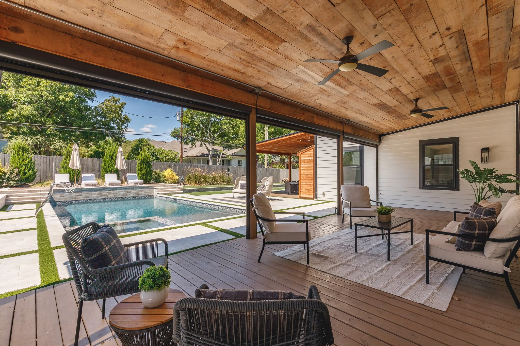 Single Family Residence For Sale in Collin County , 611 N Church Street, Mc Kinney, Texas 75069, 5 Bedroom, 5 Bathroom, 2 Garage spaces, 4,430 Sqft, built in 1910, mls#21369149, Real Estate Agent in Mc Kinney, Homes For Sale in Collin county, Homes For Sale in Mc Kinney, Realtor in Mc Kinney Texas, Real Estate Brokerage Independent Realty Texas, Luminita Cordes Realtor