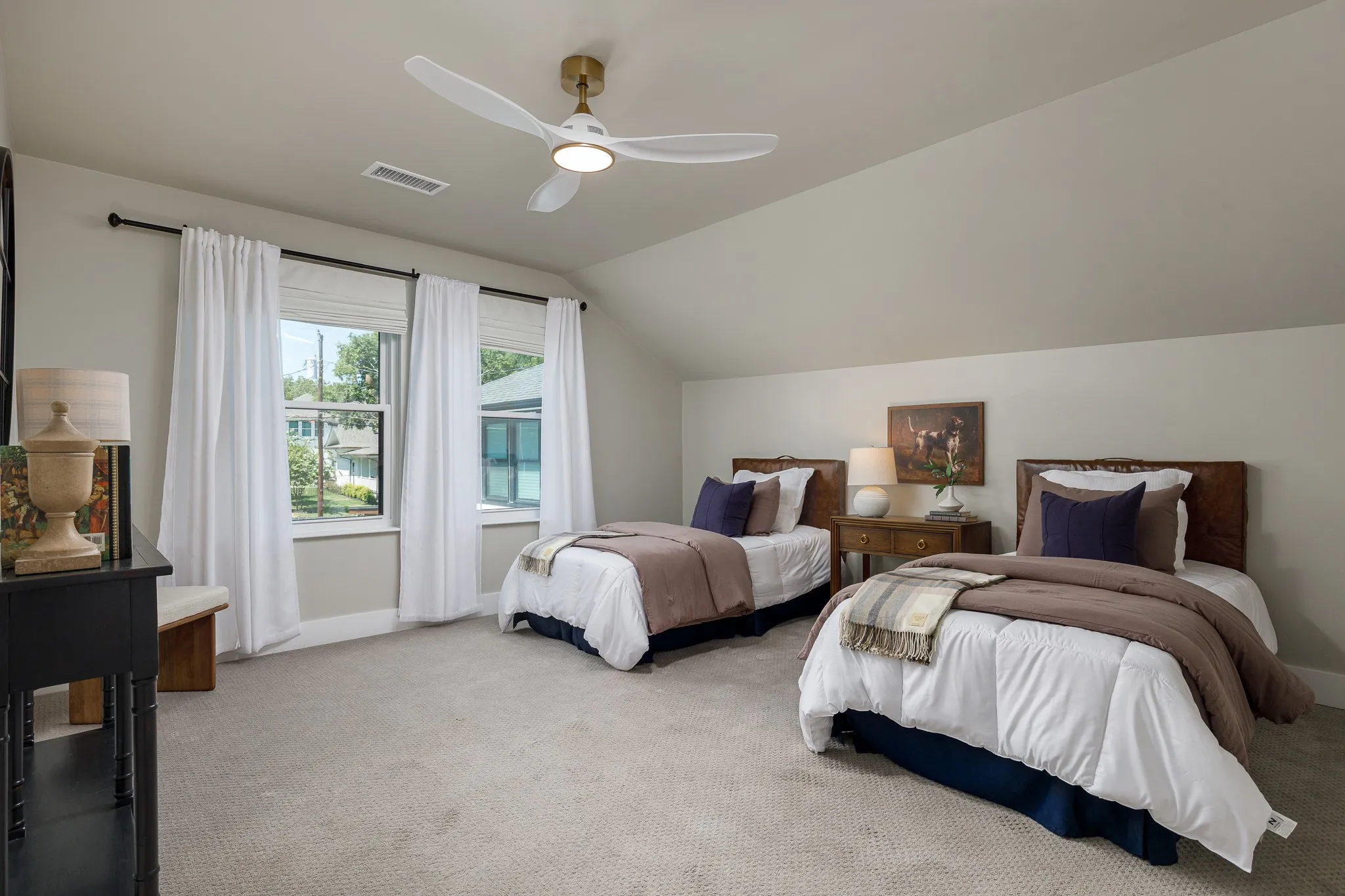 Single Family Residence For Sale in Collin County , 611 N Church Street, Mc Kinney, Texas 75069, 5 Bedroom, 5 Bathroom, 2 Garage spaces, 4,430 Sqft, built in 1910, mls#21369149, Real Estate Agent in Mc Kinney, Homes For Sale in Collin county, Homes For Sale in Mc Kinney, Realtor in Mc Kinney Texas, Real Estate Brokerage Independent Realty Texas, Luminita Cordes Realtor