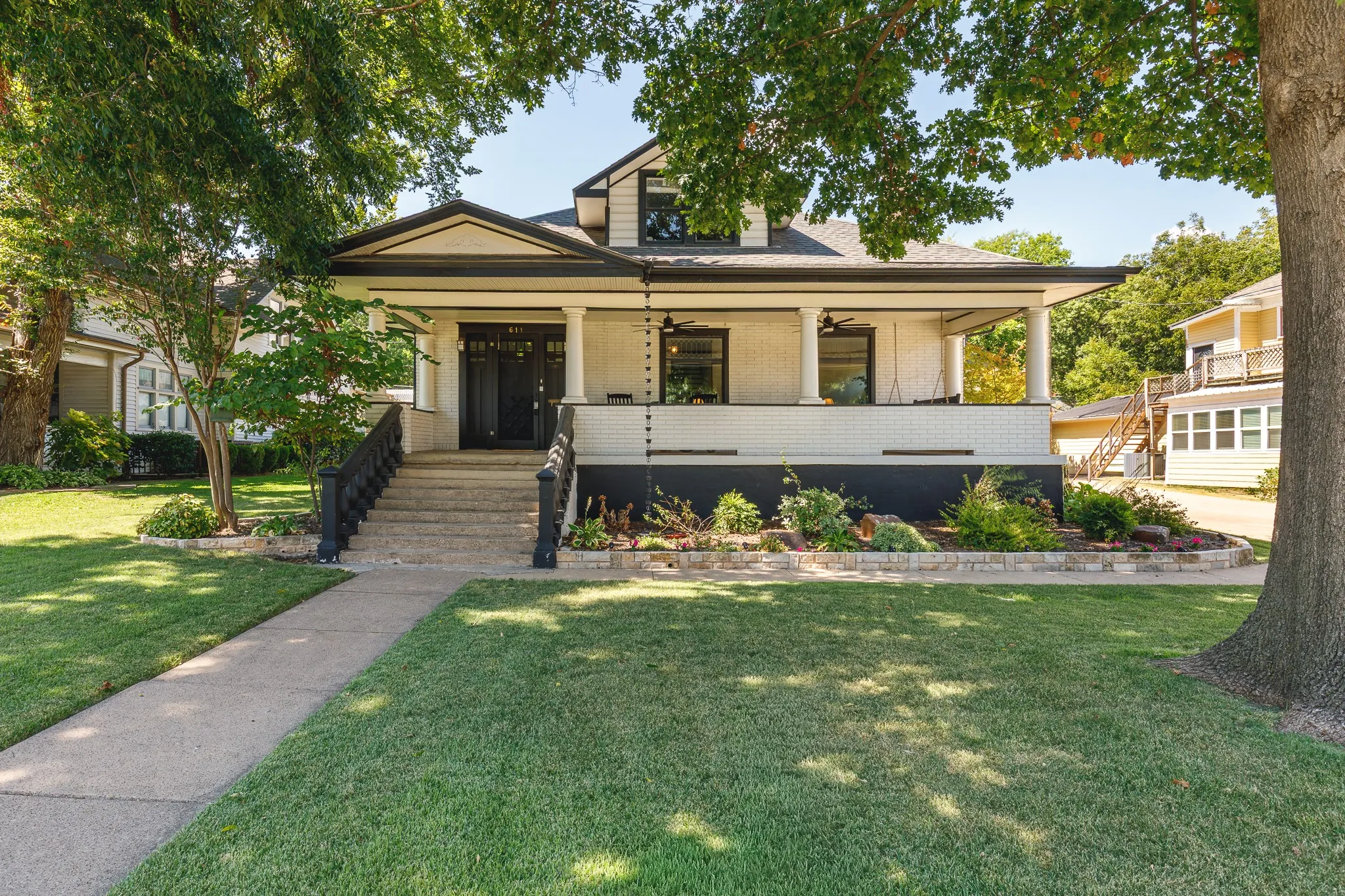 Single Family Residence For Sale in Collin County , 611 N Church Street, Mc Kinney, Texas 75069, 5 Bedroom, 5 Bathroom, 2 Garage spaces, 4,430 Sqft, built in 1910, mls#21369149, Real Estate Agent in Mc Kinney, Homes For Sale in Collin county, Homes For Sale in Mc Kinney, Realtor in Mc Kinney Texas, Real Estate Brokerage Independent Realty Texas, Luminita Cordes Realtor