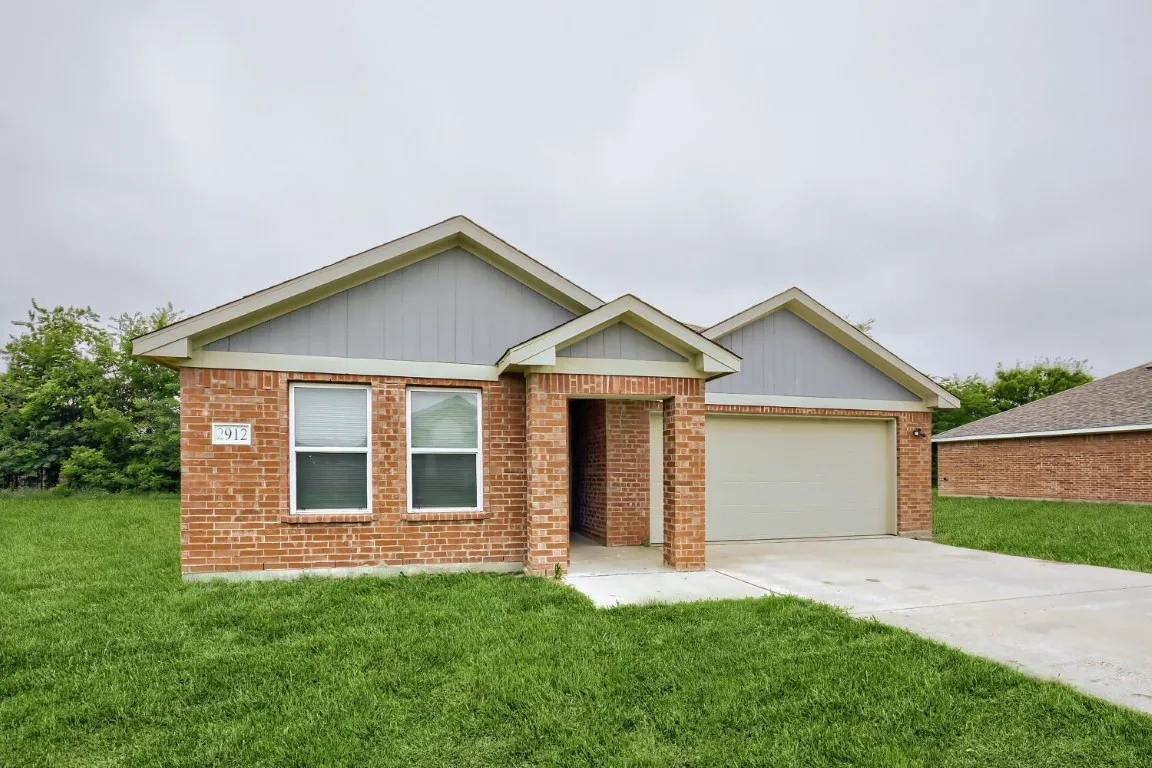 Single Family Residence For Sale in Kaufman County , 2912 Emma Lane, Mabank, Texas 75147, 3 Bedroom, 2 Bathroom, 2 Garage spaces, 1,298 Sqft, built in 2021, mls#21383813, Real Estate Agent in Mabank, Homes For Sale in Kaufman county, Homes For Sale in Mabank, Realtor in Mabank Texas, Real Estate Brokerage Independent Realty Texas, Luminita Cordes Realtor