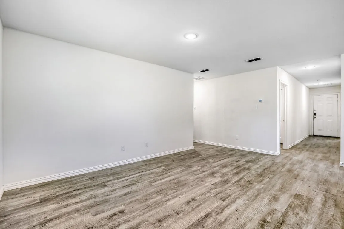Single Family Residence For Sale in Kaufman County , 2912 Emma Lane, Mabank, Texas 75147, 3 Bedroom, 2 Bathroom, 2 Garage spaces, 1,298 Sqft, built in 2021, mls#21383813, Real Estate Agent in Mabank, Homes For Sale in Kaufman county, Homes For Sale in Mabank, Realtor in Mabank Texas, Real Estate Brokerage Independent Realty Texas, Luminita Cordes Realtor