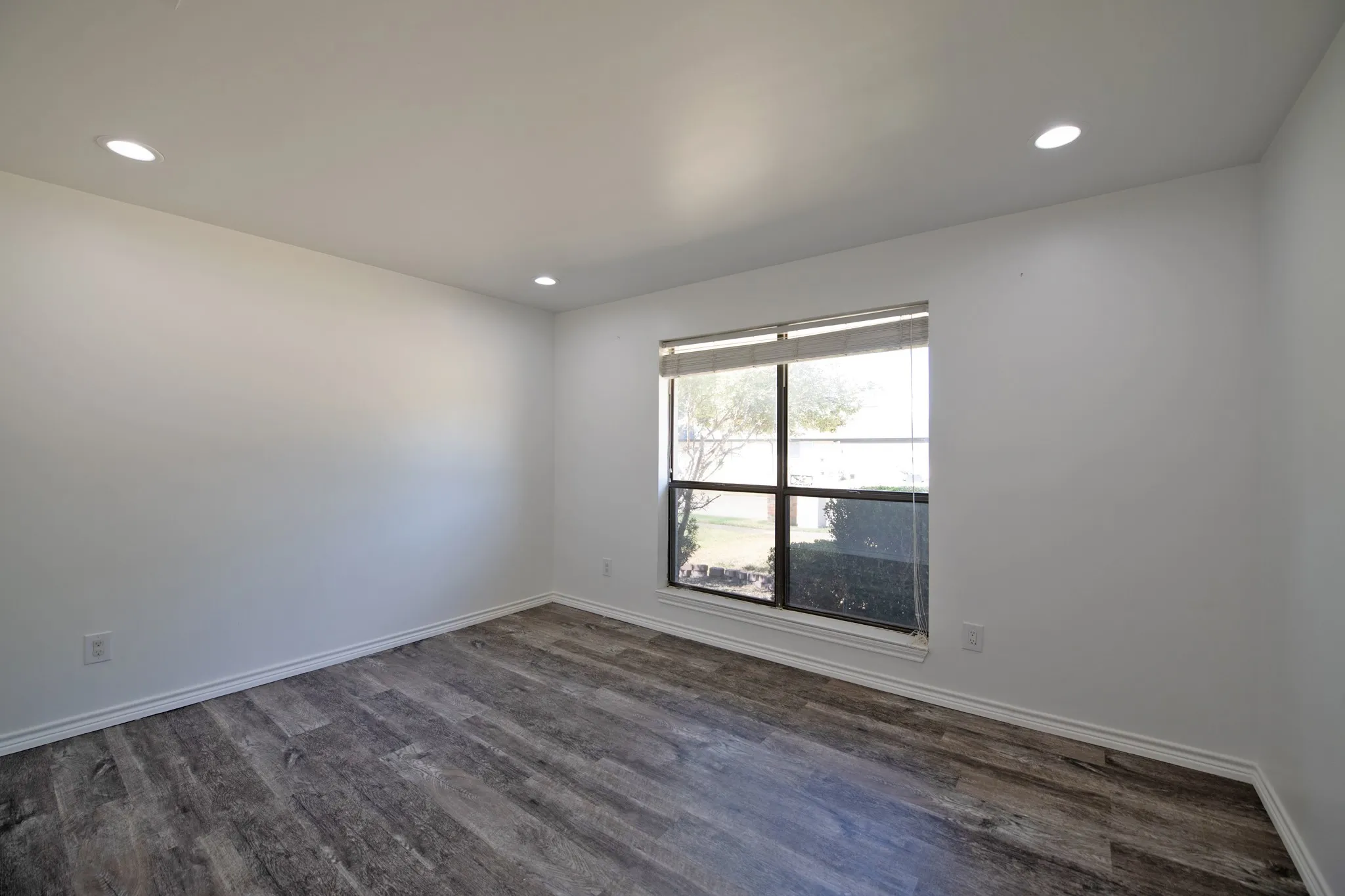 Single Family Residence For Sale in Denton County , 1010 Magnolia Drive, Carrollton, Texas 75007, 4 Bedroom, 3 Bathroom, 2 Garage spaces, 2,279 Sqft, built in 1984, mls#21383820, Real Estate Agent in Carrollton, Homes For Sale in Denton county, Homes For Sale in Carrollton, Realtor in Carrollton Texas, Real Estate Brokerage Independent Realty Texas, Luminita Cordes Realtor