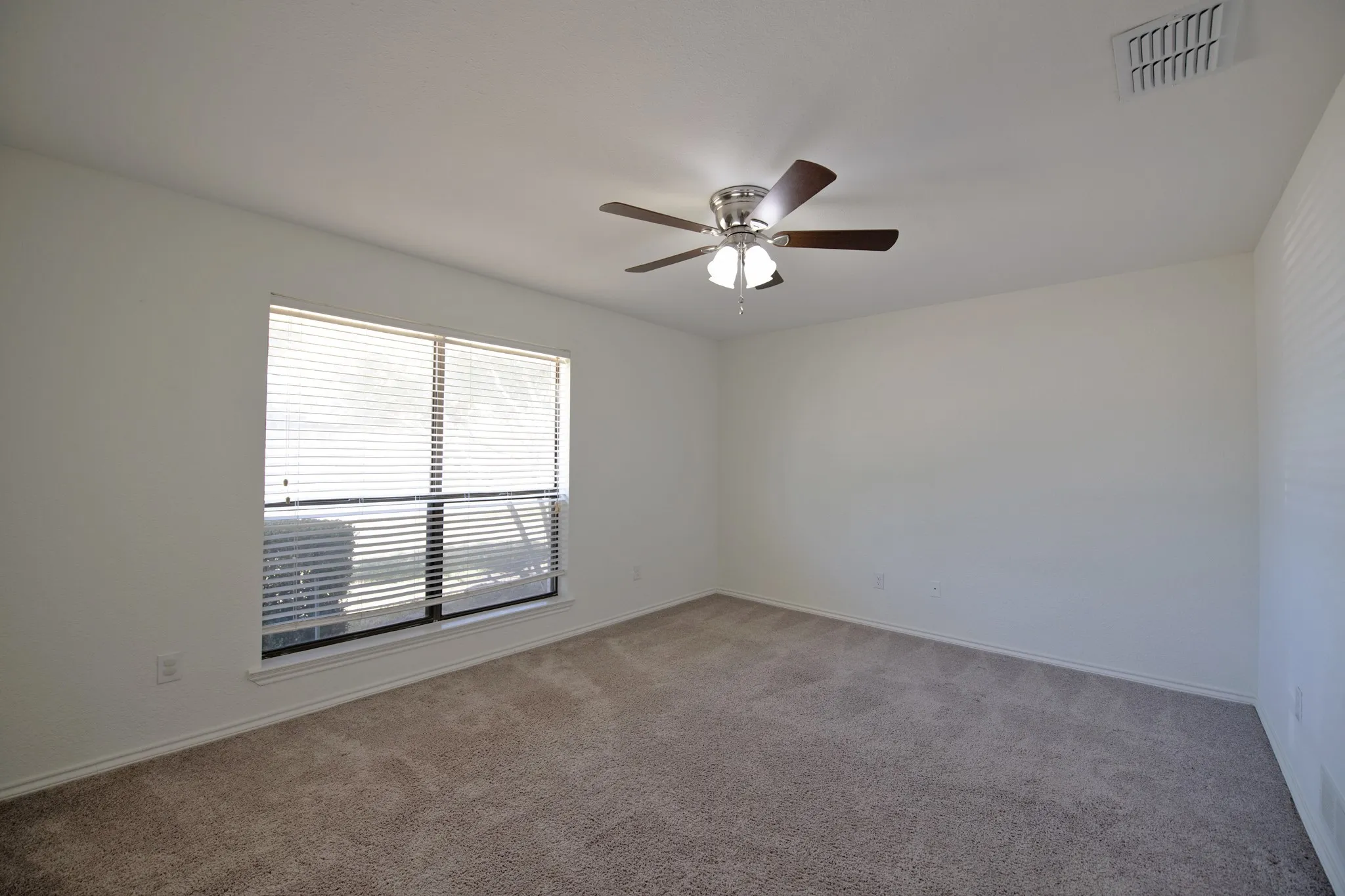 Single Family Residence For Sale in Denton County , 1010 Magnolia Drive, Carrollton, Texas 75007, 4 Bedroom, 3 Bathroom, 2 Garage spaces, 2,279 Sqft, built in 1984, mls#21383820, Real Estate Agent in Carrollton, Homes For Sale in Denton county, Homes For Sale in Carrollton, Realtor in Carrollton Texas, Real Estate Brokerage Independent Realty Texas, Luminita Cordes Realtor